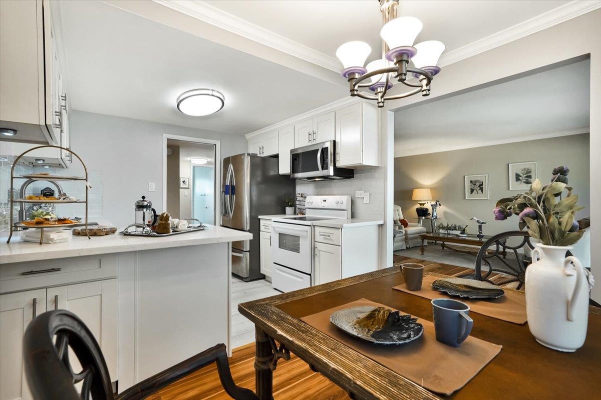 Detail Gallery Image 1 of 1 For 2379 Sharon Rd, Menlo Park,  CA 94025 - 2 Beds | 1 Baths