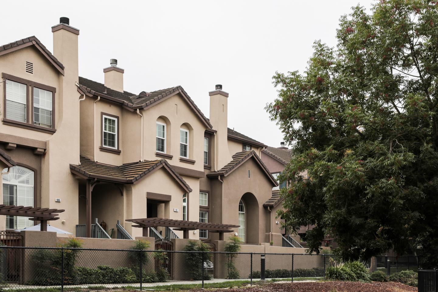 Detail Gallery Image 1 of 1 For 991 Goodacre Ln, San Jose,  CA 95125 - 3 Beds | 2/1 Baths