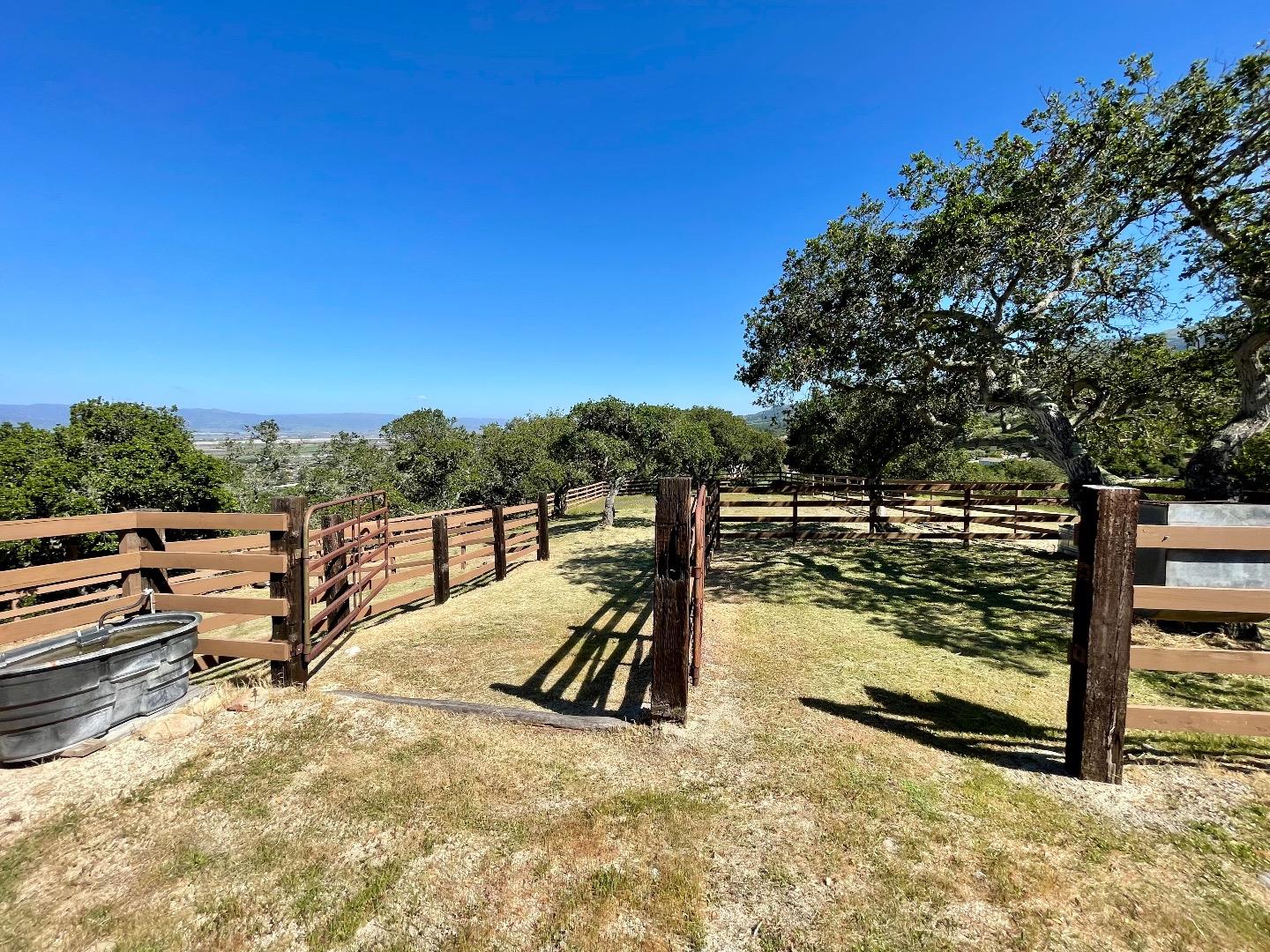 Detail Gallery Image 35 of 44 For 270 River Rd, Salinas,  CA 93908 - 4 Beds | 3 Baths