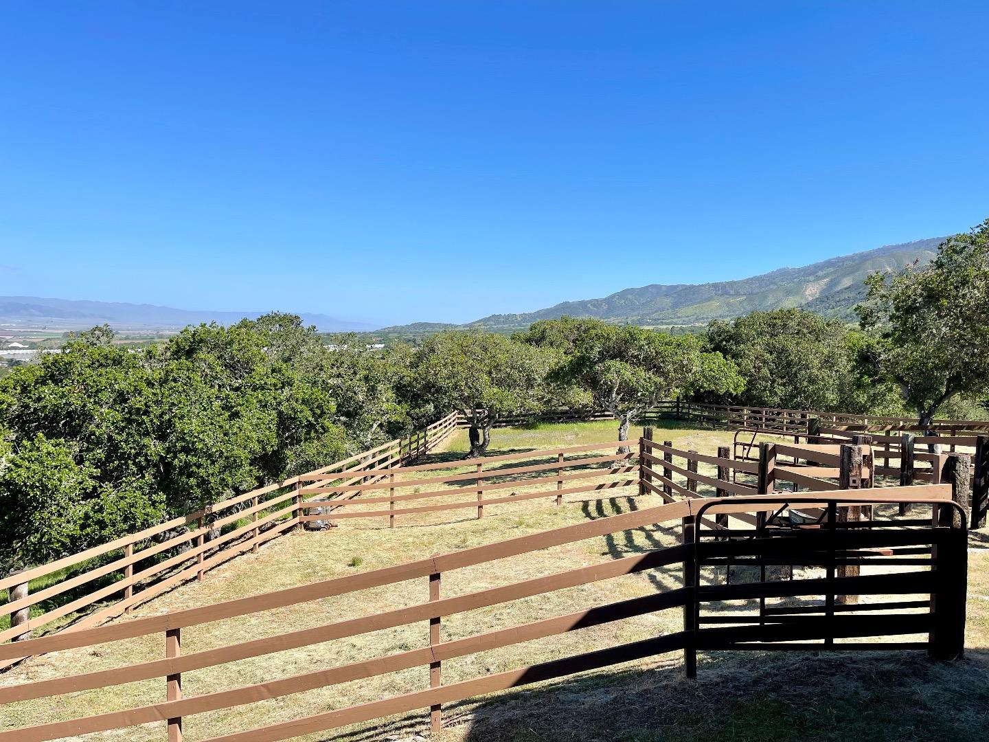 Detail Gallery Image 39 of 44 For 270 River Rd, Salinas,  CA 93908 - 4 Beds | 3 Baths