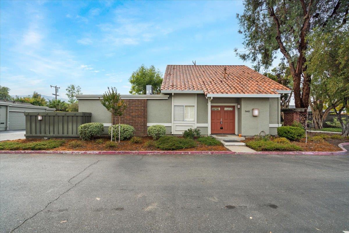 Detail Gallery Image 1 of 1 For 5683 Hollyleaf Ln, San Jose,  CA 95118 - 3 Beds | 2/1 Baths