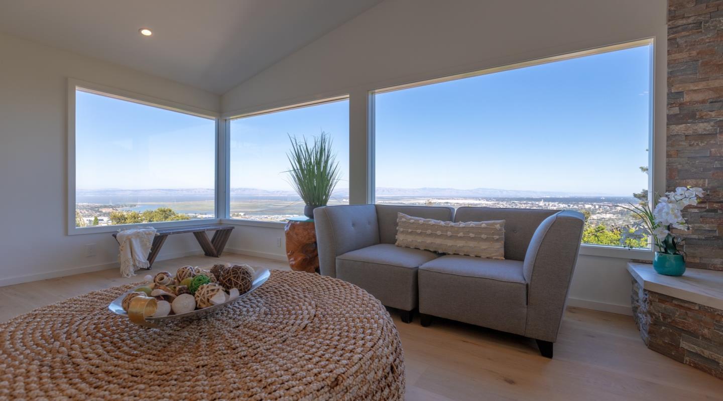 Detail Gallery Image 1 of 1 For 15 Buckland Ct, San Carlos,  CA 94070 - 3 Beds | 2/1 Baths