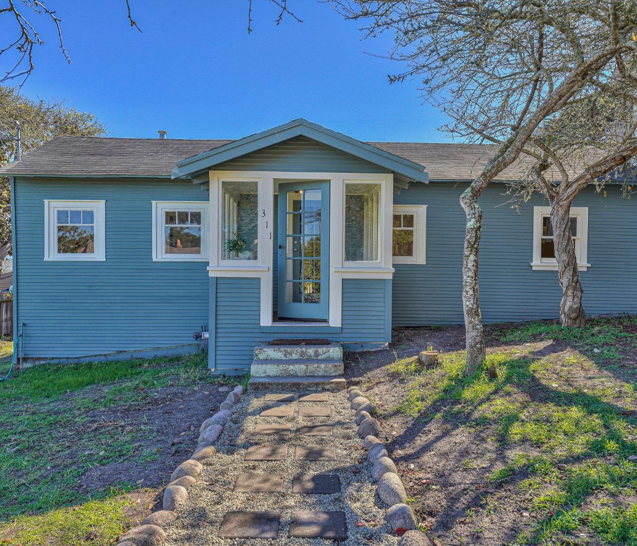 Detail Gallery Image 1 of 1 For 311 Eardley Ave, Pacific Grove,  CA 93950 - 2 Beds | 1 Baths