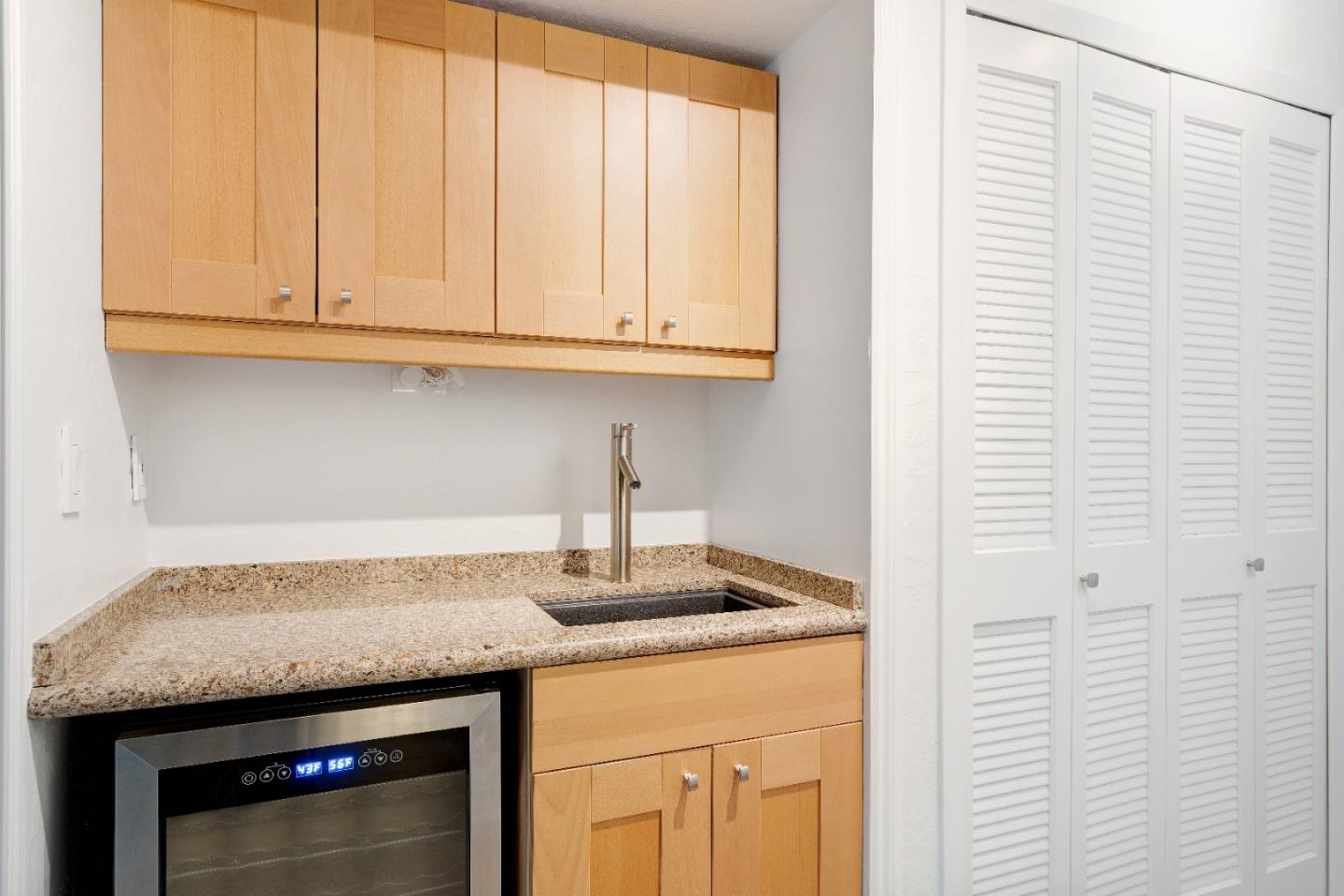 Detail Gallery Image 14 of 26 For 477 Lassen St #6,  Los Altos,  CA 94022 - 2 Beds | 2 Baths