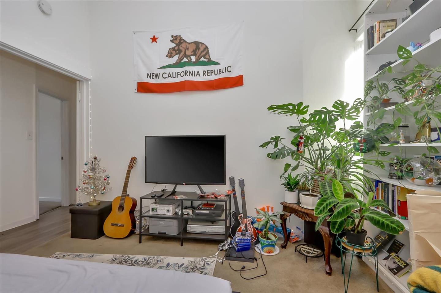 Detail Gallery Image 10 of 66 For 627 S 3rd St, San Jose,  CA 95112 - 9 Beds | 3/1 Baths