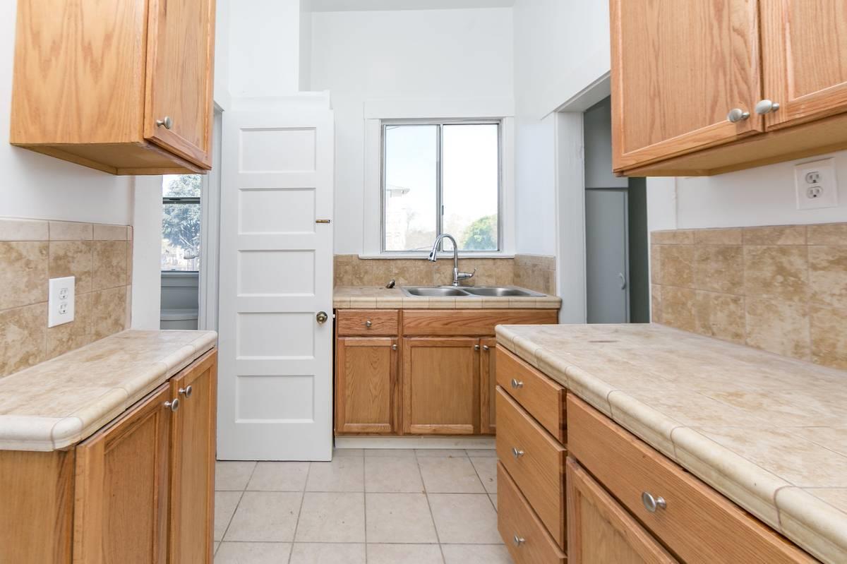 Detail Gallery Image 15 of 66 For 627 S 3rd St, San Jose,  CA 95112 - 9 Beds | 3/1 Baths