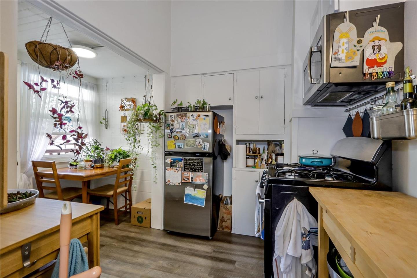 Detail Gallery Image 21 of 66 For 627 S 3rd St, San Jose,  CA 95112 - 9 Beds | 3/1 Baths