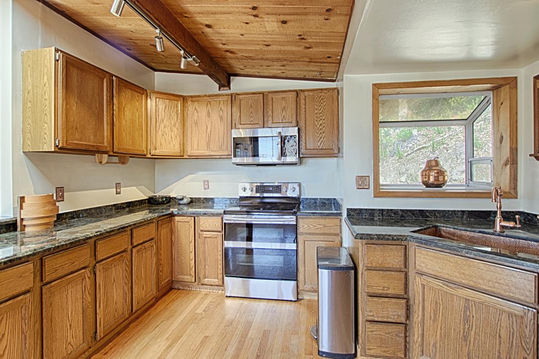 Detail Gallery Image 3 of 14 For 11120 Lake Blvd, Felton,  CA 95018 - 2 Beds | 2 Baths