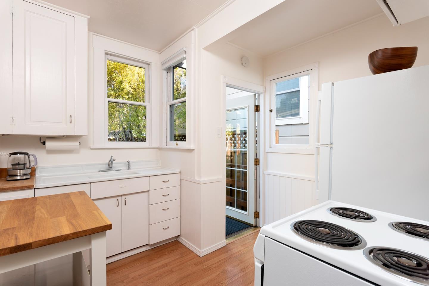 Detail Gallery Image 8 of 12 For 817 & 819 Kipling St, Palo Alto,  CA 94301 - – Beds | – Baths