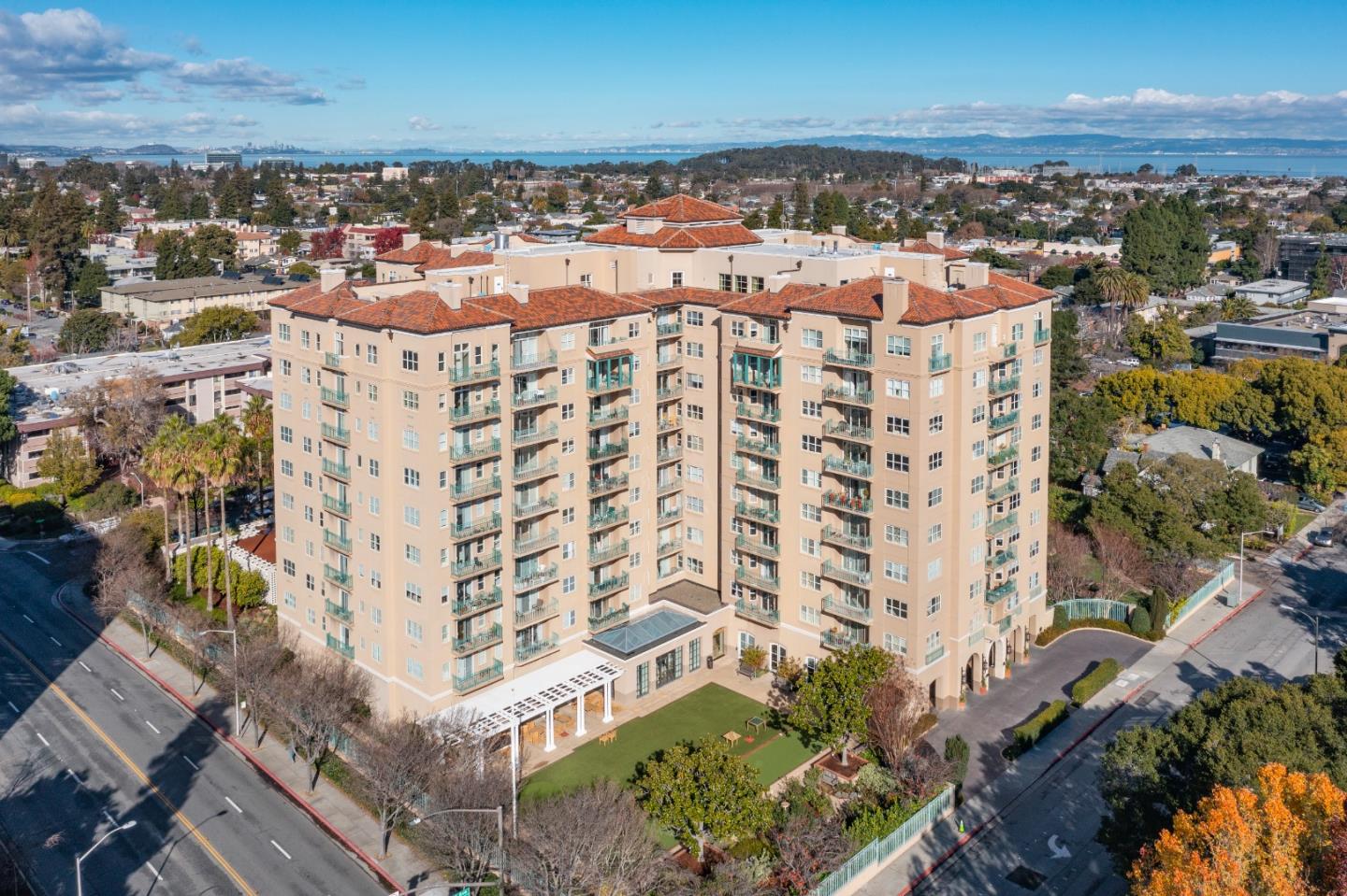 Detail Gallery Image 2 of 7 For 1 Baldwin Ave #516,  San Mateo,  CA 94401 - 2 Beds | 2 Baths