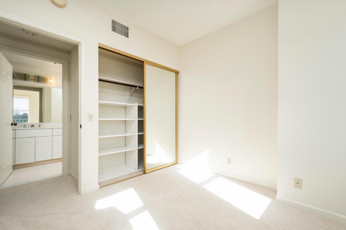 Detail Gallery Image 4 of 7 For 1 Baldwin Ave #516,  San Mateo,  CA 94401 - 2 Beds | 2 Baths