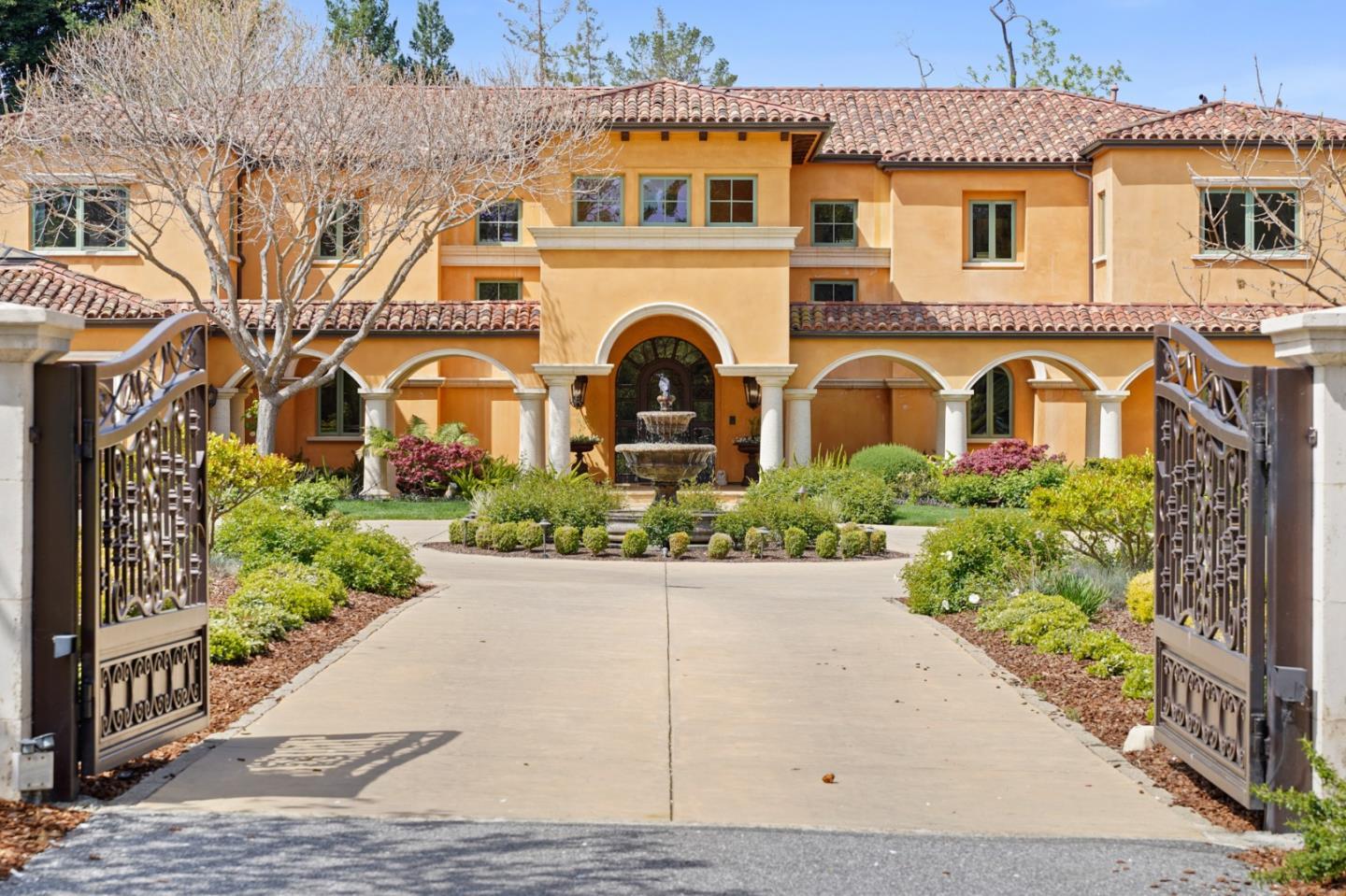 Detail Gallery Image 14 of 107 For 15121 Becky Ln, Monte Sereno,  CA 95030 - 6 Beds | 6/2 Baths