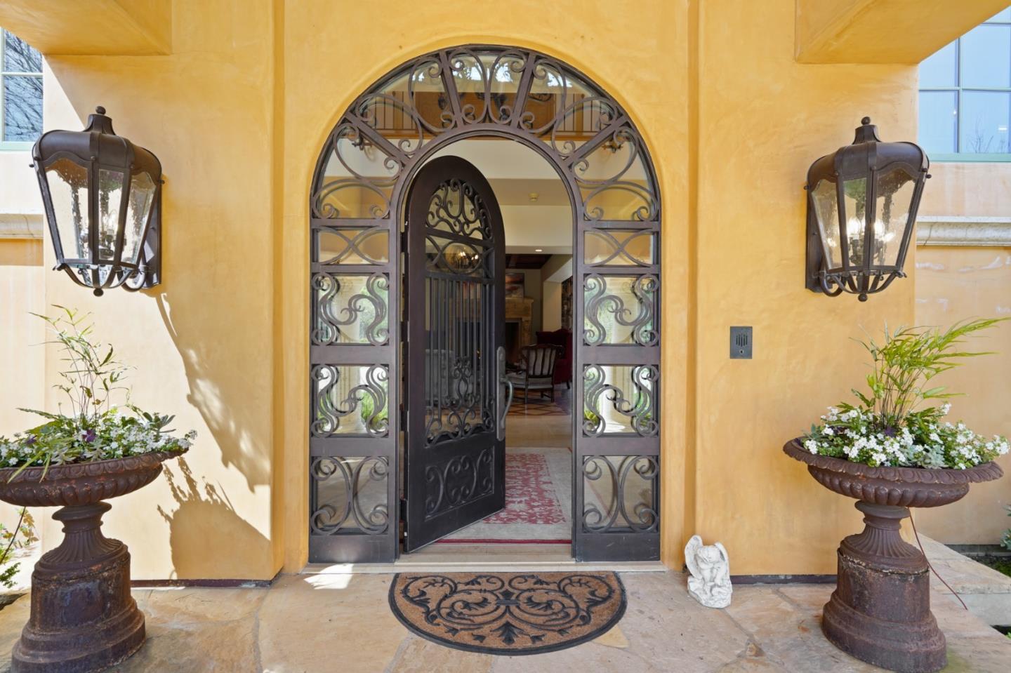Detail Gallery Image 17 of 107 For 15121 Becky Ln, Monte Sereno,  CA 95030 - 6 Beds | 6/2 Baths