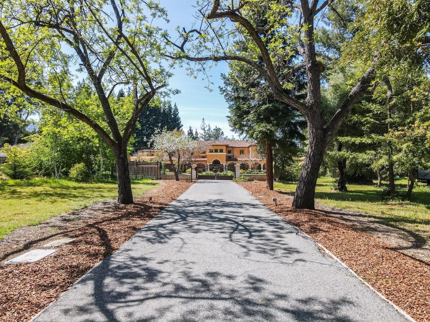 Detail Gallery Image 26 of 107 For 15121 Becky Ln, Monte Sereno,  CA 95030 - 6 Beds | 6/2 Baths