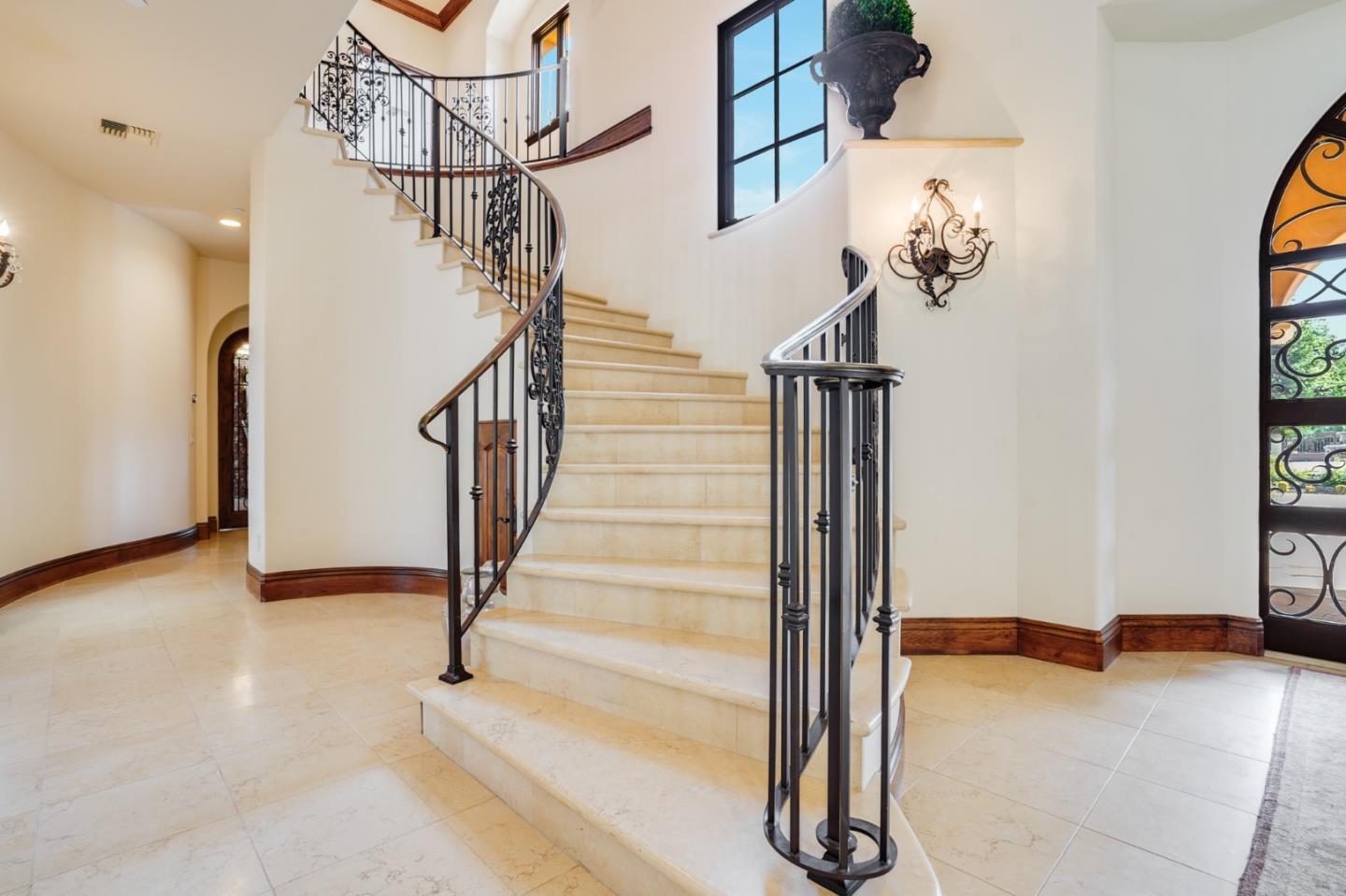 Detail Gallery Image 33 of 107 For 15121 Becky Ln, Monte Sereno,  CA 95030 - 6 Beds | 6/2 Baths
