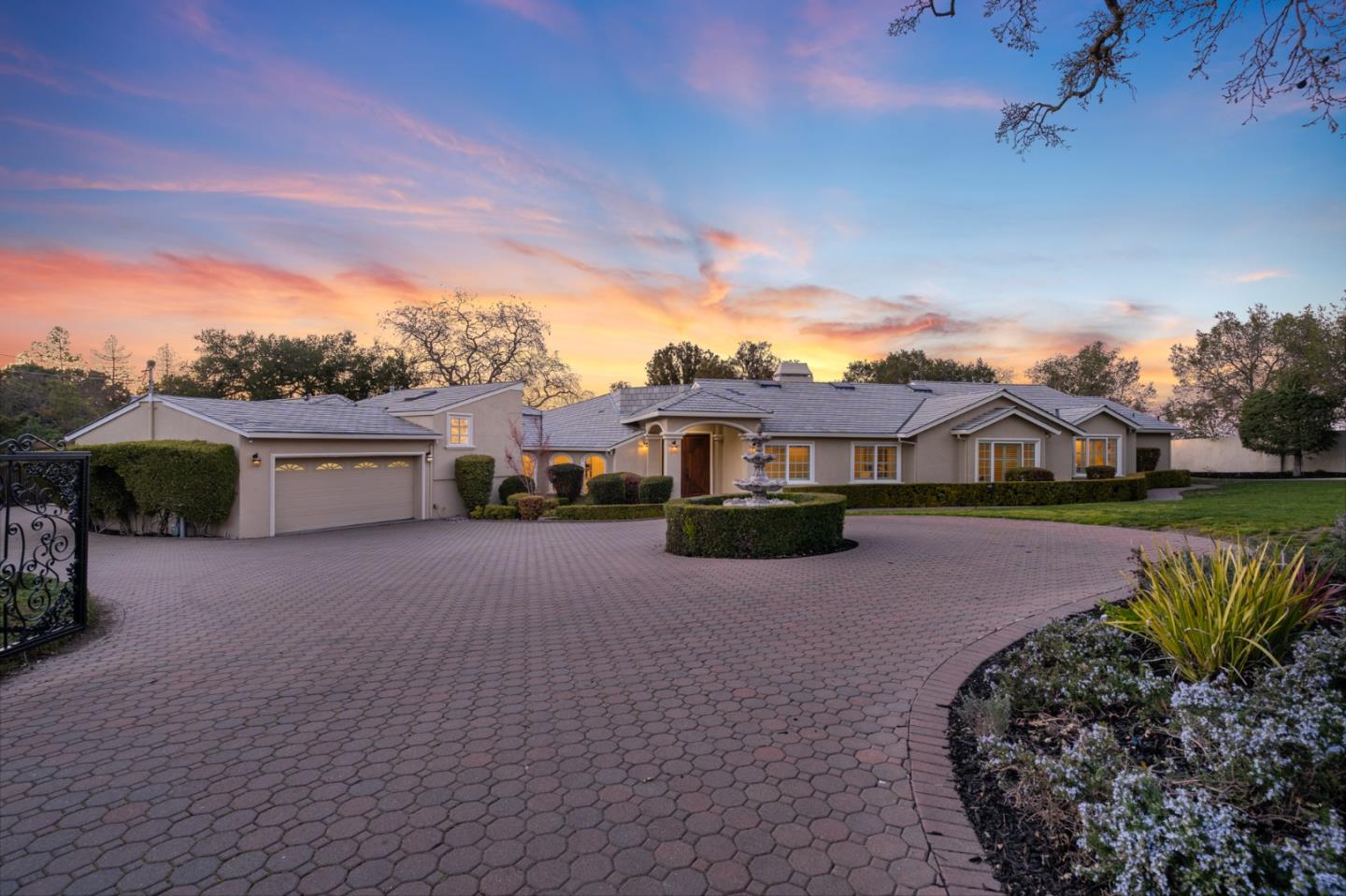 Detail Gallery Image 1 of 1 For 11331 Entrada Pl, Los Altos,  CA 94024 - 5 Beds | 5/1 Baths