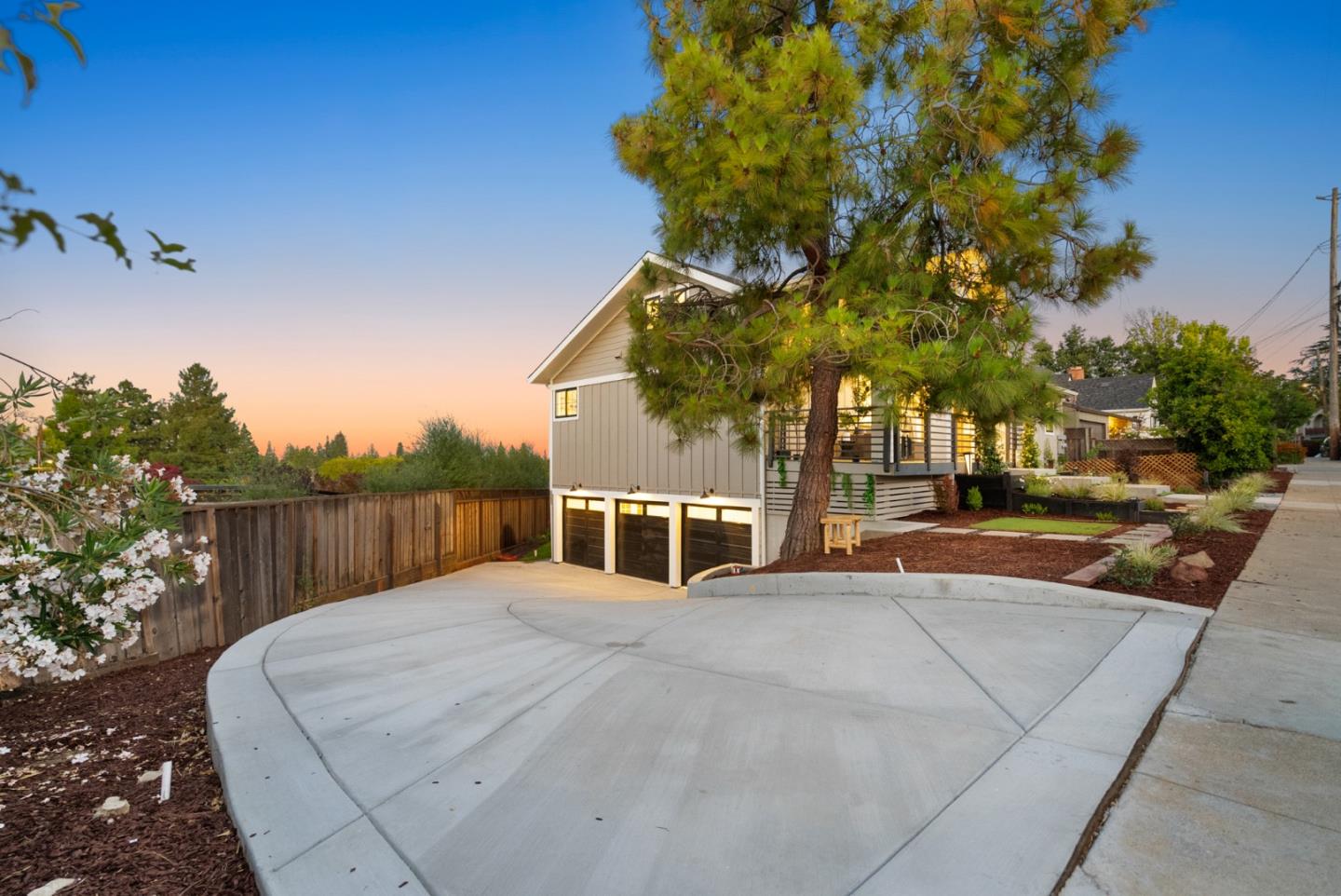 Detail Gallery Image 91 of 110 For 125 Garnet Ave, San Carlos,  CA 94070 - 5 Beds | 4 Baths