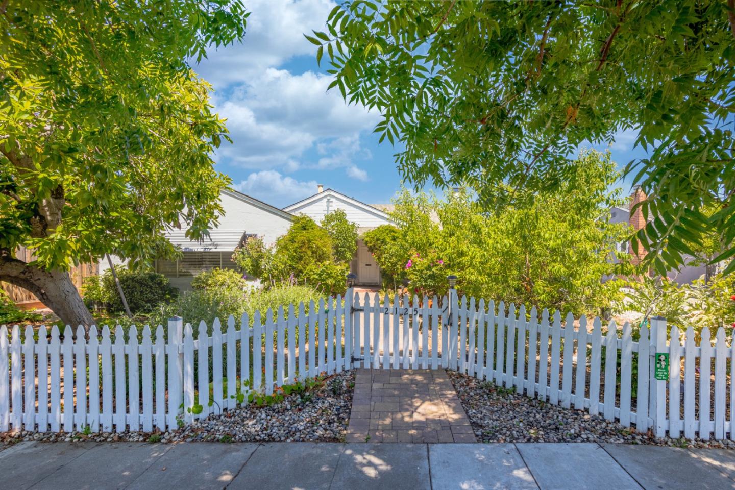 Detail Gallery Image 1 of 1 For 2125 Walnut Grove Ave, San Jose,  CA 95128 - 3 Beds | 2 Baths