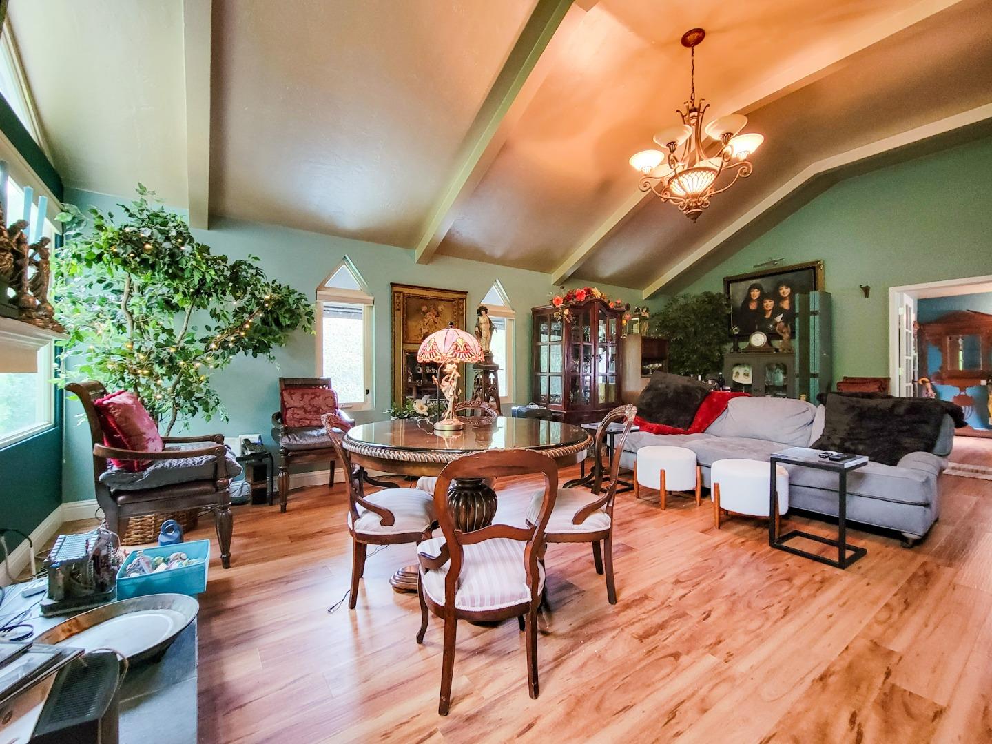 Detail Gallery Image 5 of 30 For 25949 Deer Run Ln, Salinas,  CA 93908 - 2 Beds | 2/1 Baths