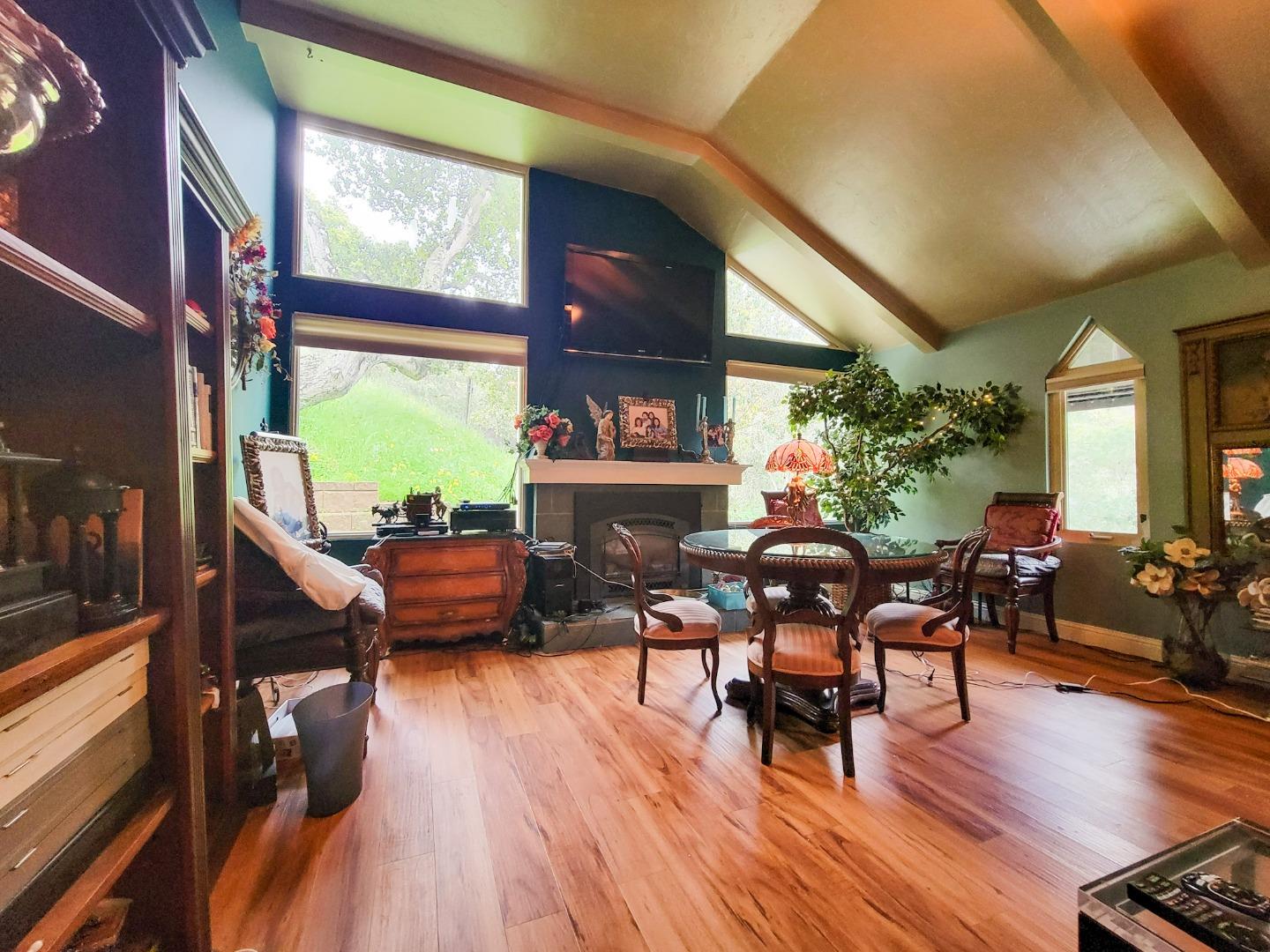 Detail Gallery Image 6 of 30 For 25949 Deer Run Ln, Salinas,  CA 93908 - 2 Beds | 2/1 Baths