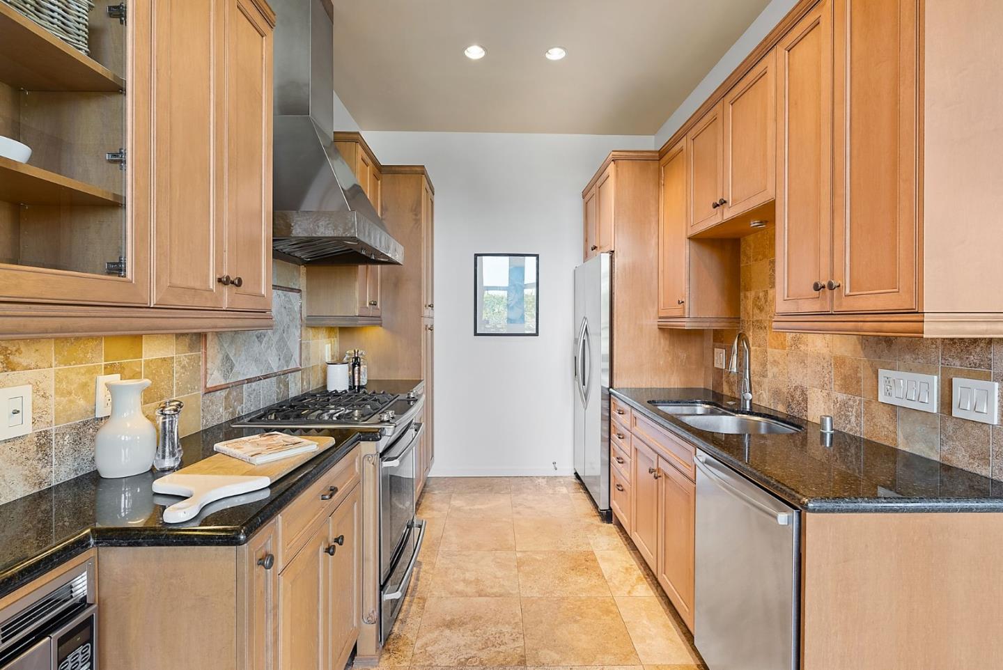 Detail Gallery Image 17 of 55 For 2390 Hyde St 1a,  San Francisco,  CA 94109 - 3 Beds | 2 Baths