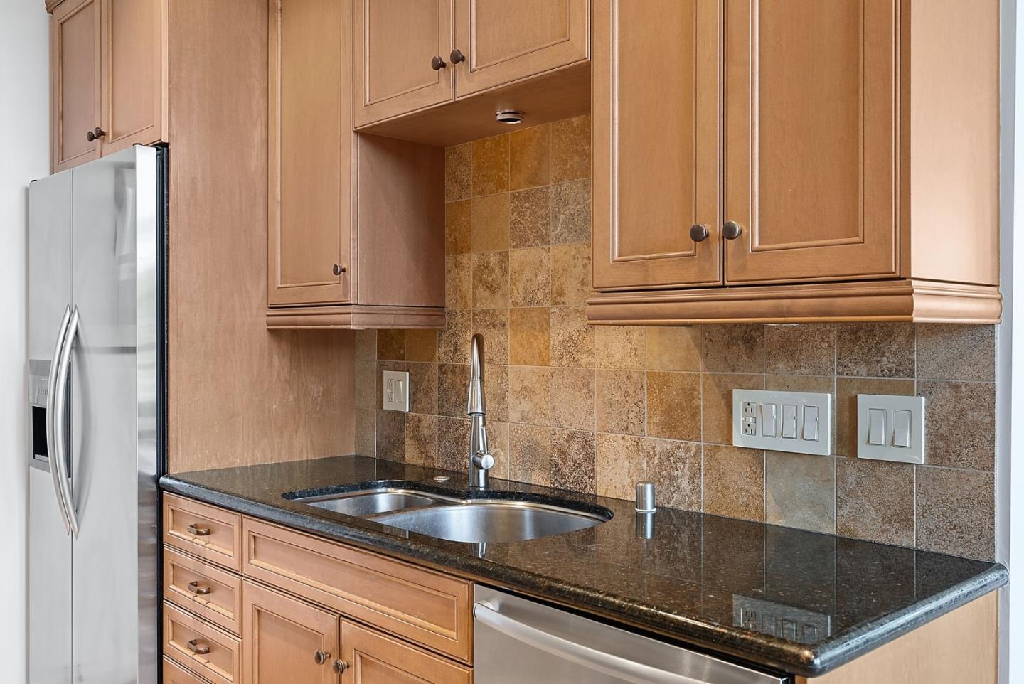 Detail Gallery Image 18 of 55 For 2390 Hyde St 1a,  San Francisco,  CA 94109 - 3 Beds | 2 Baths