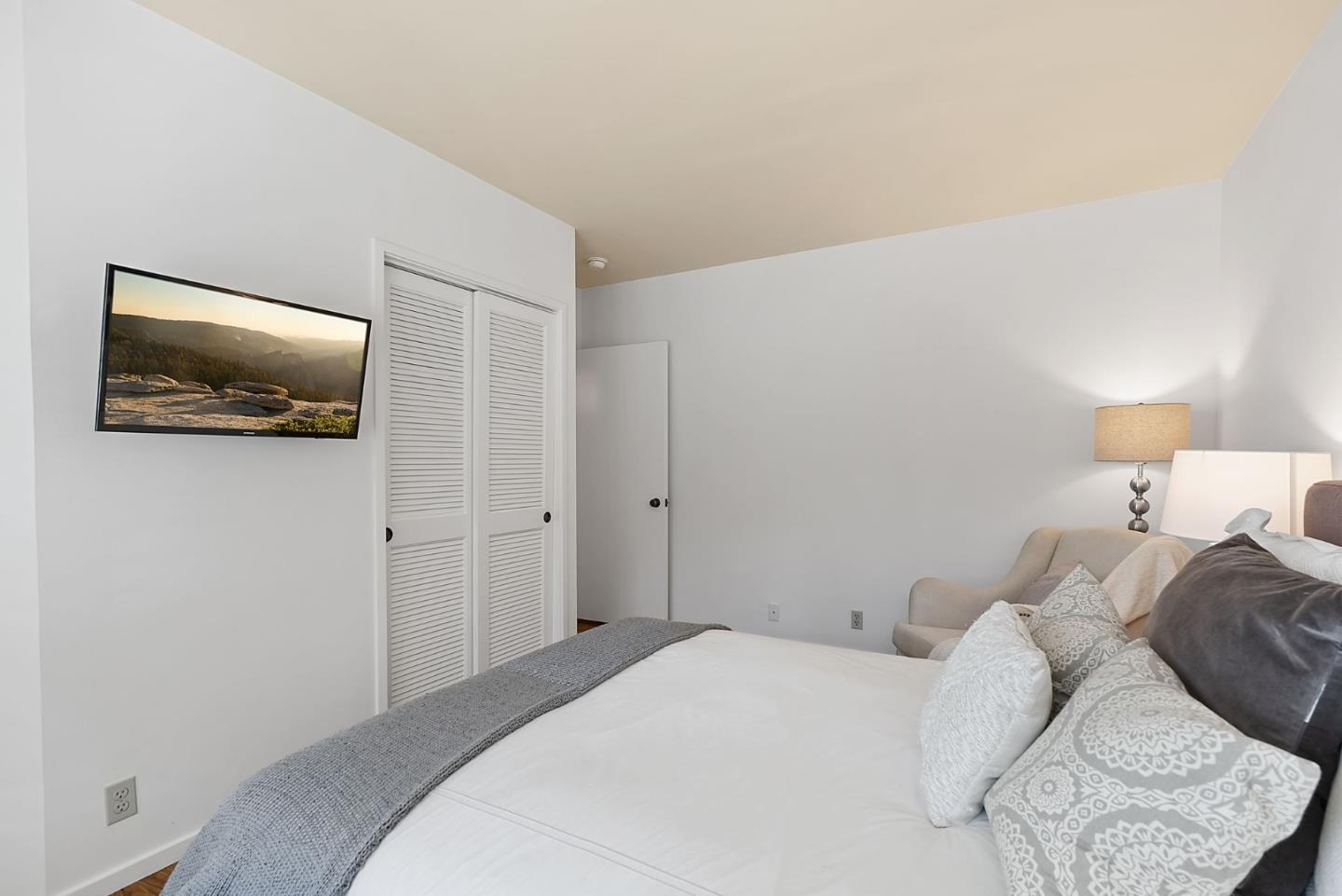 Detail Gallery Image 31 of 55 For 2390 Hyde St 1a,  San Francisco,  CA 94109 - 3 Beds | 2 Baths
