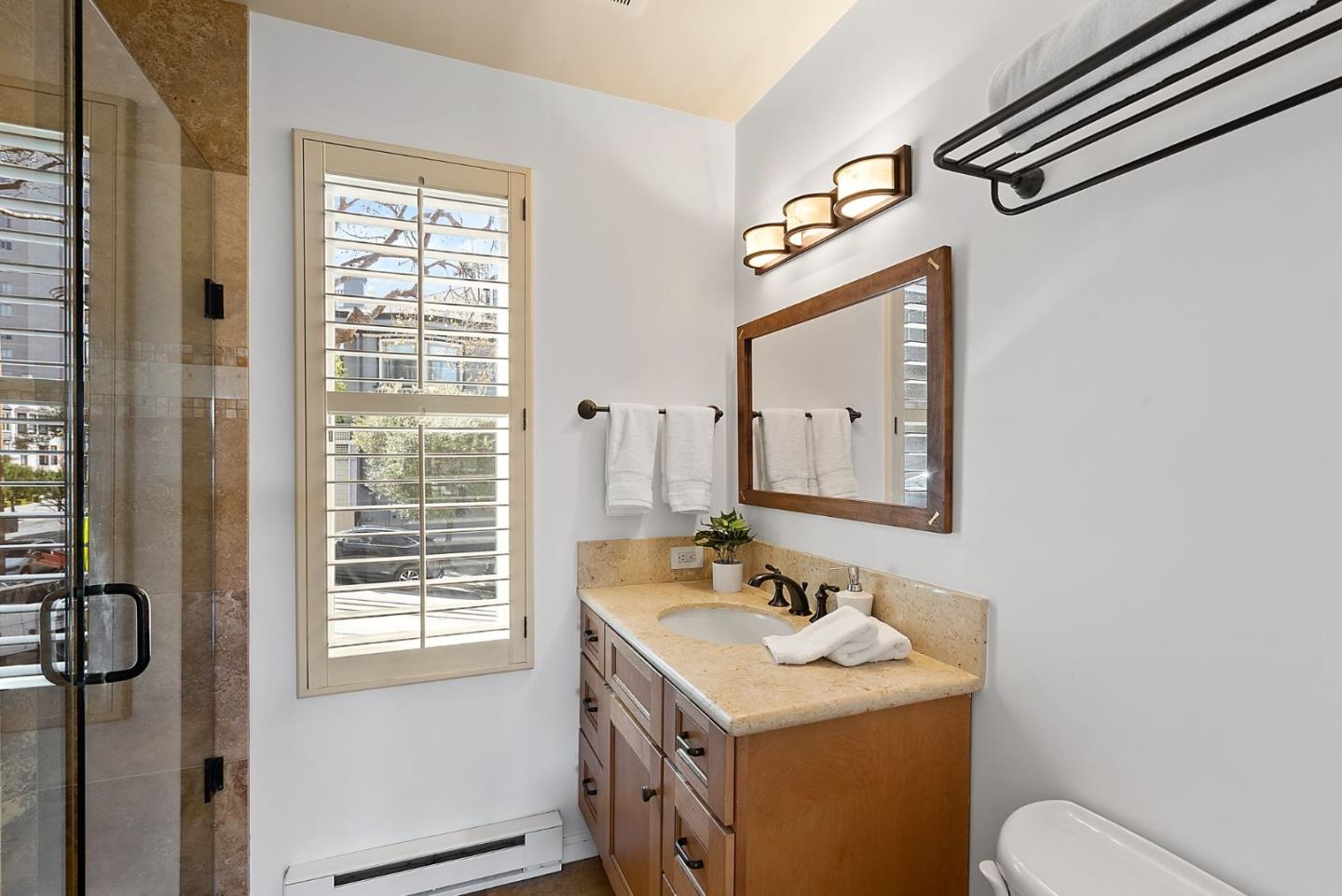 Detail Gallery Image 33 of 55 For 2390 Hyde St 1a,  San Francisco,  CA 94109 - 3 Beds | 2 Baths