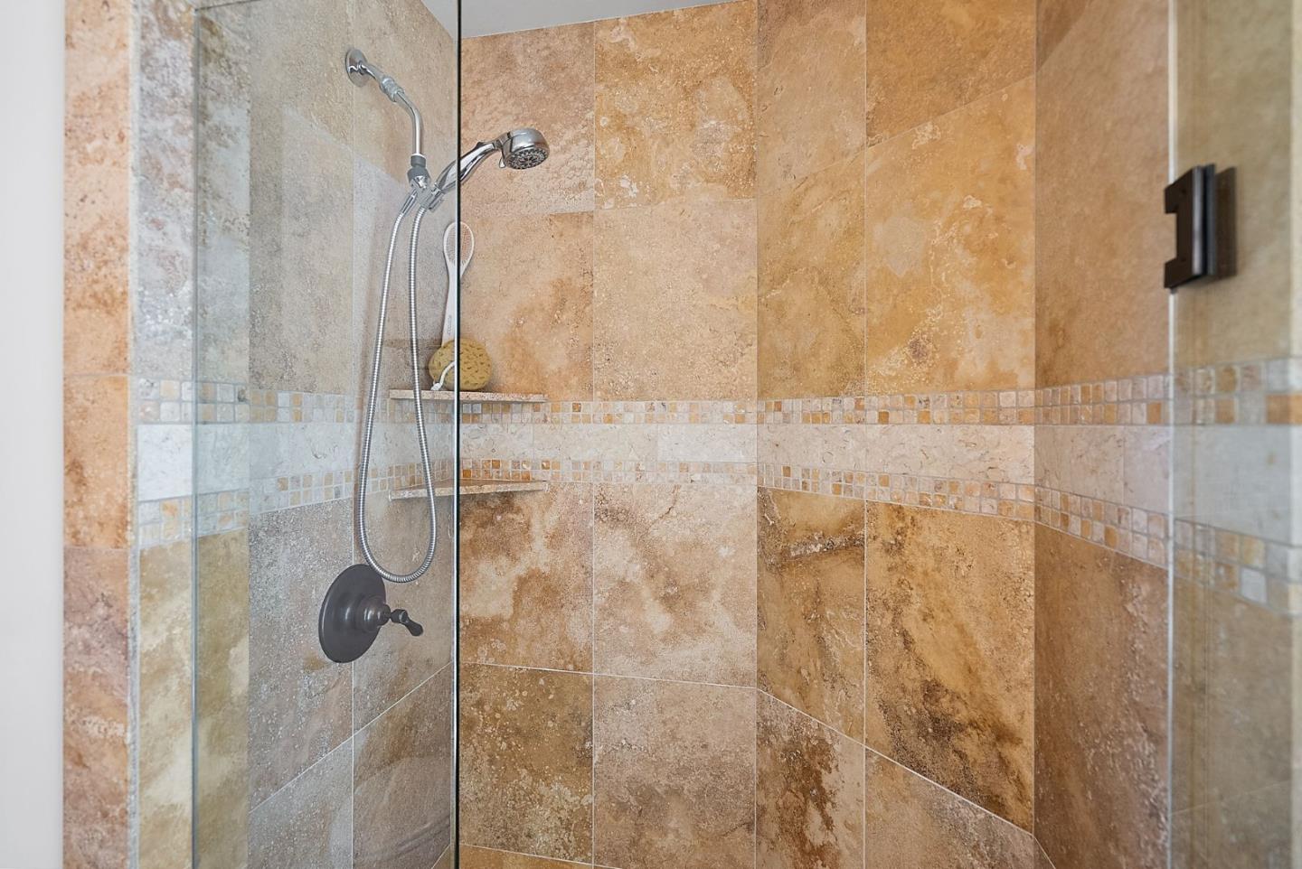 Detail Gallery Image 34 of 55 For 2390 Hyde St 1a,  San Francisco,  CA 94109 - 3 Beds | 2 Baths