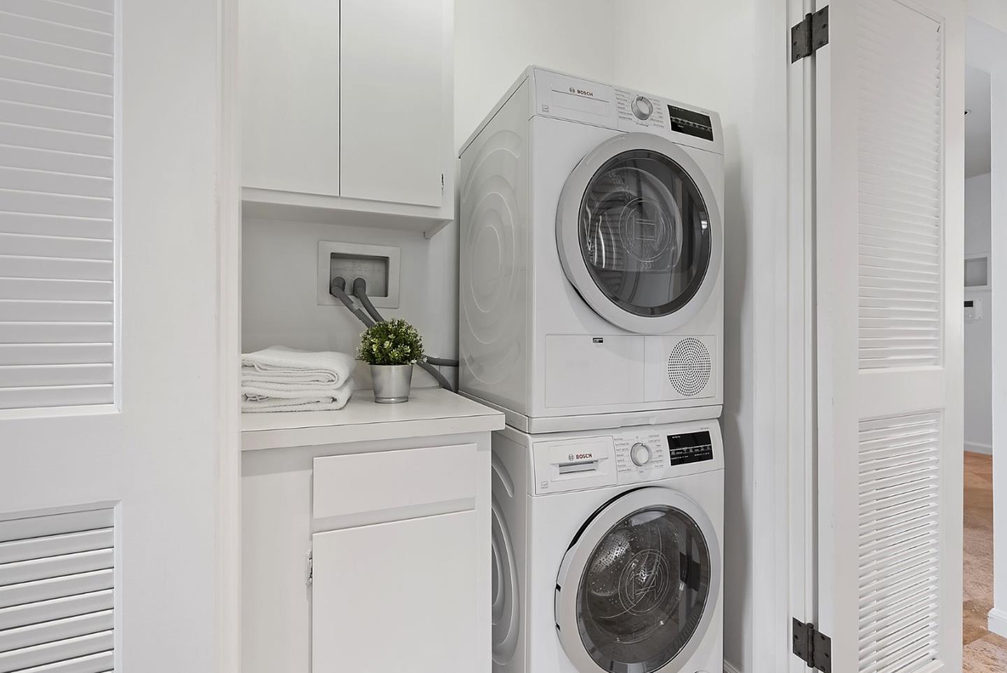 Detail Gallery Image 35 of 55 For 2390 Hyde St 1a,  San Francisco,  CA 94109 - 3 Beds | 2 Baths