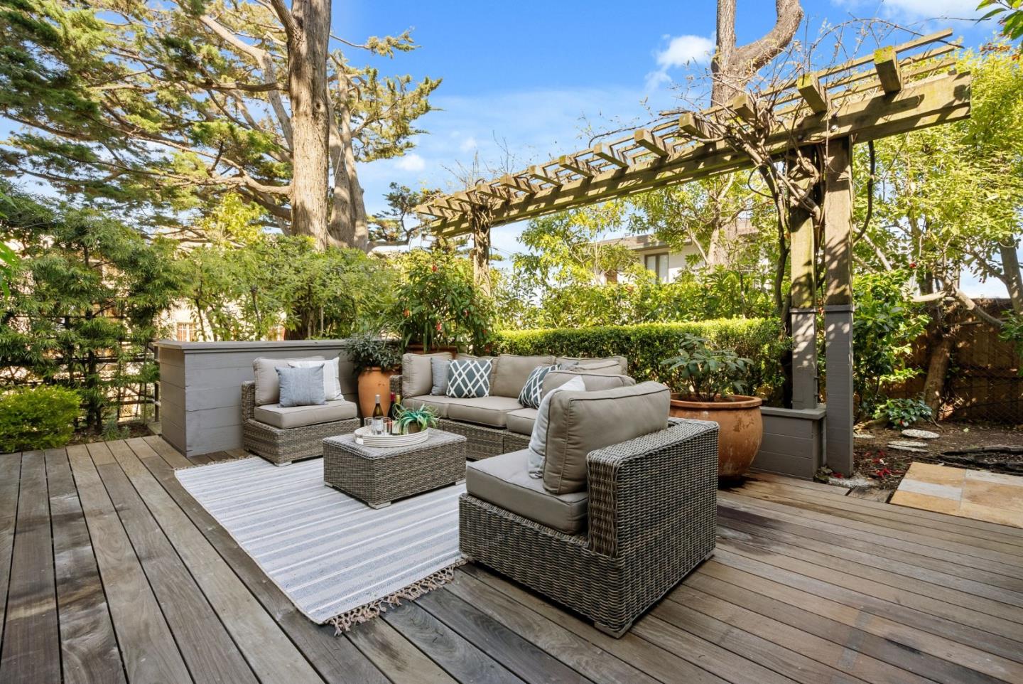 Detail Gallery Image 46 of 55 For 2390 Hyde St 1a,  San Francisco,  CA 94109 - 3 Beds | 2 Baths