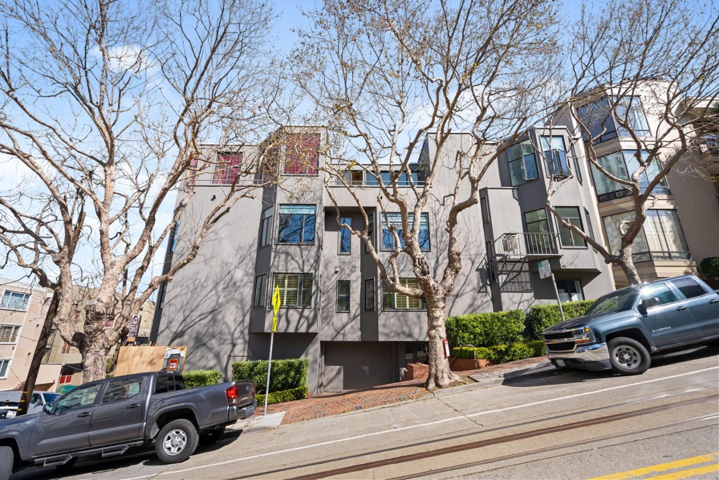 Detail Gallery Image 5 of 55 For 2390 Hyde St 1a,  San Francisco,  CA 94109 - 3 Beds | 2 Baths