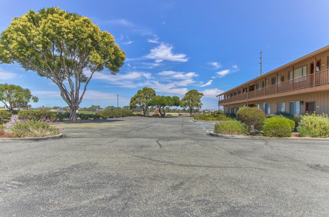 Detail Gallery Image 9 of 36 For 19045 Portola Dr, Salinas,  CA 93908 - – Beds | – Baths