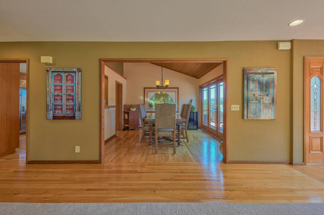 Detail Gallery Image 12 of 64 For 13045 Paseo Barranco, Salinas,  CA 93908 - 6 Beds | 4/1 Baths