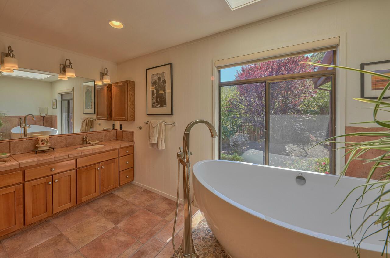 Detail Gallery Image 29 of 64 For 13045 Paseo Barranco, Salinas,  CA 93908 - 6 Beds | 4/1 Baths