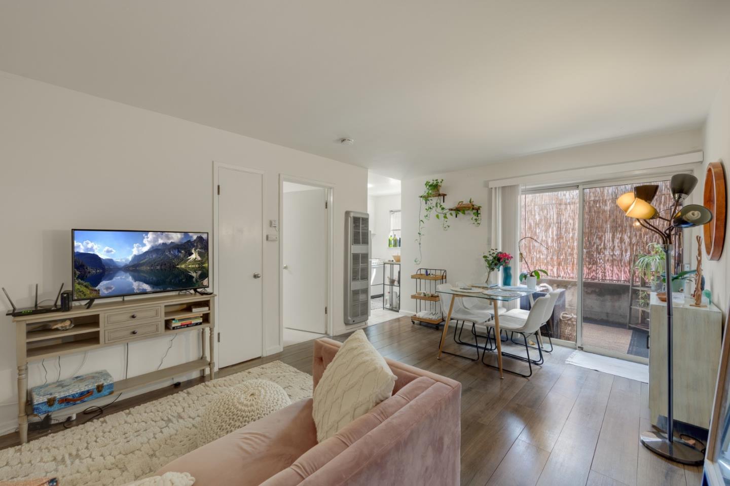 Detail Gallery Image 5 of 8 For 1404 Floribunda Ave, Burlingame,  CA 94010 - – Beds | – Baths