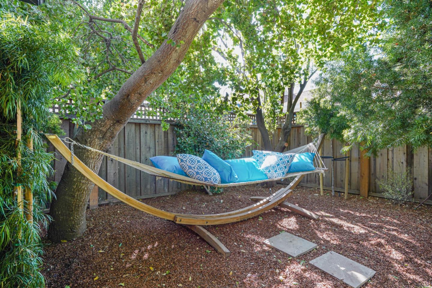 Detail Gallery Image 19 of 113 For 535 Kingsley Ave, Palo Alto,  CA 94301 - 5 Beds | 3/1 Baths