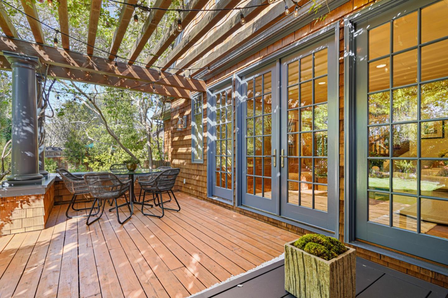 Detail Gallery Image 26 of 113 For 535 Kingsley Ave, Palo Alto,  CA 94301 - 5 Beds | 3/1 Baths