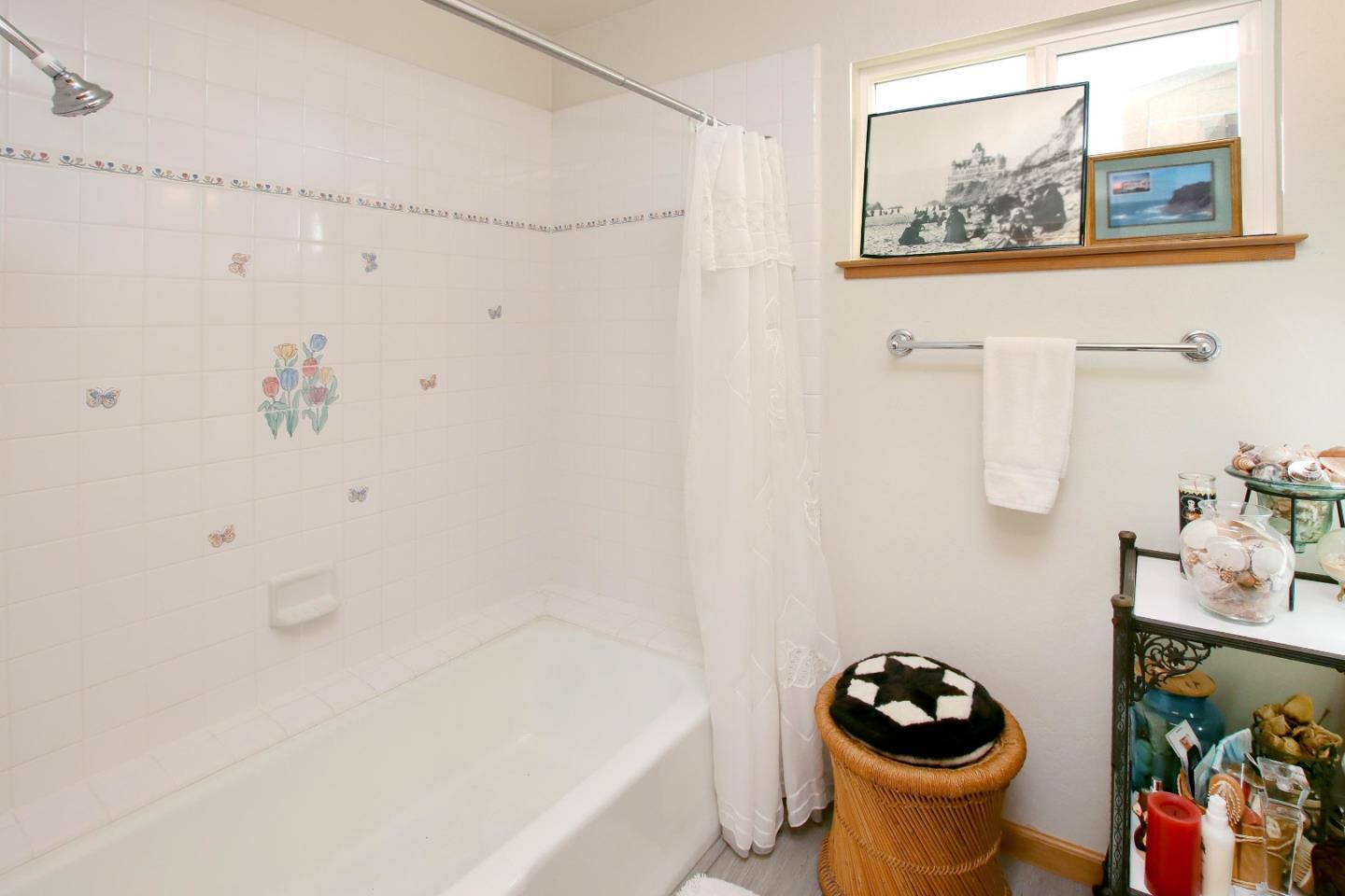 Detail Gallery Image 31 of 34 For 204 Bayview Ct, Aptos,  CA 95003 - 3 Beds | 2 Baths