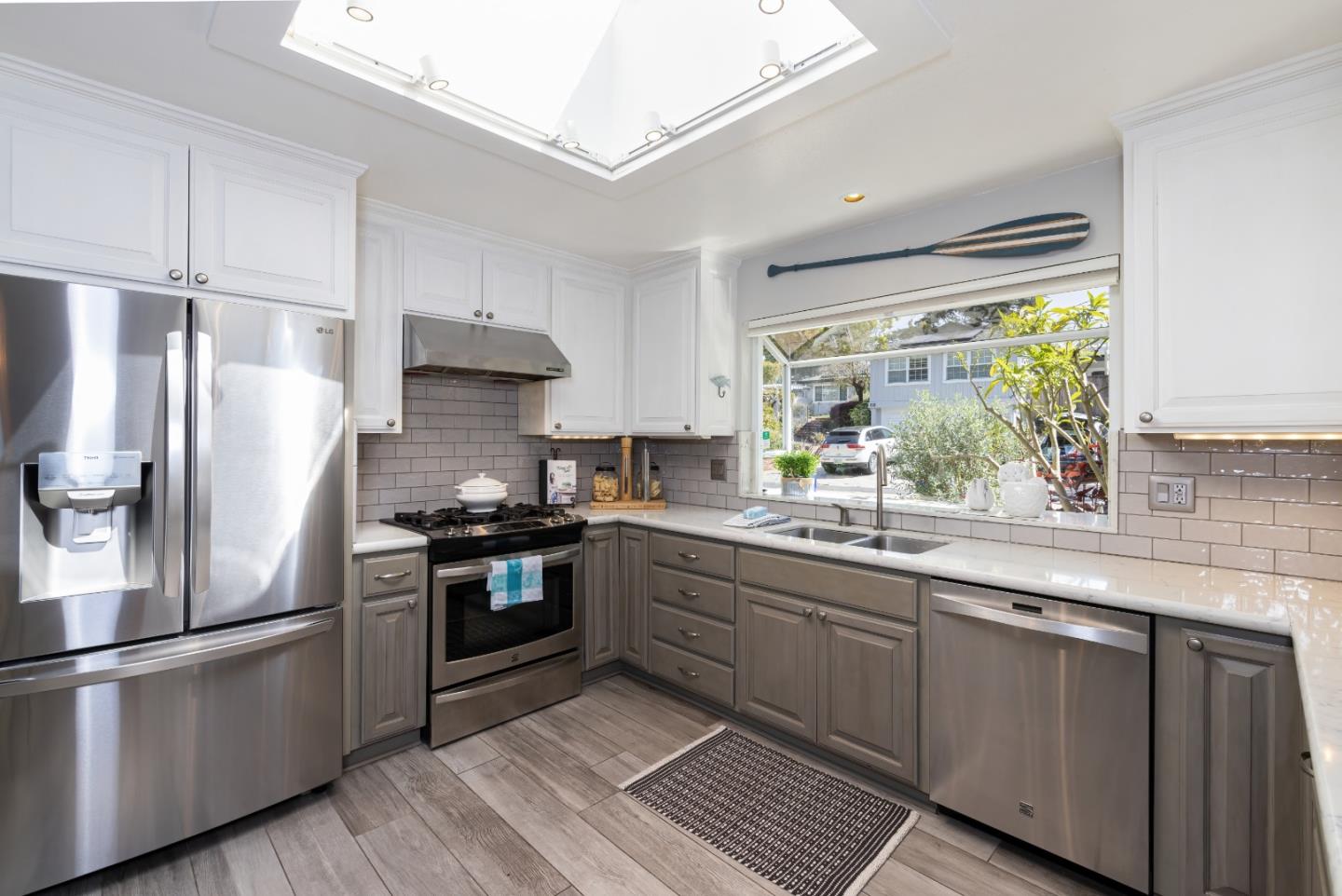 Detail Gallery Image 10 of 45 For 67 Hollins Dr, Santa Cruz,  CA 95060 - 4 Beds | 3 Baths