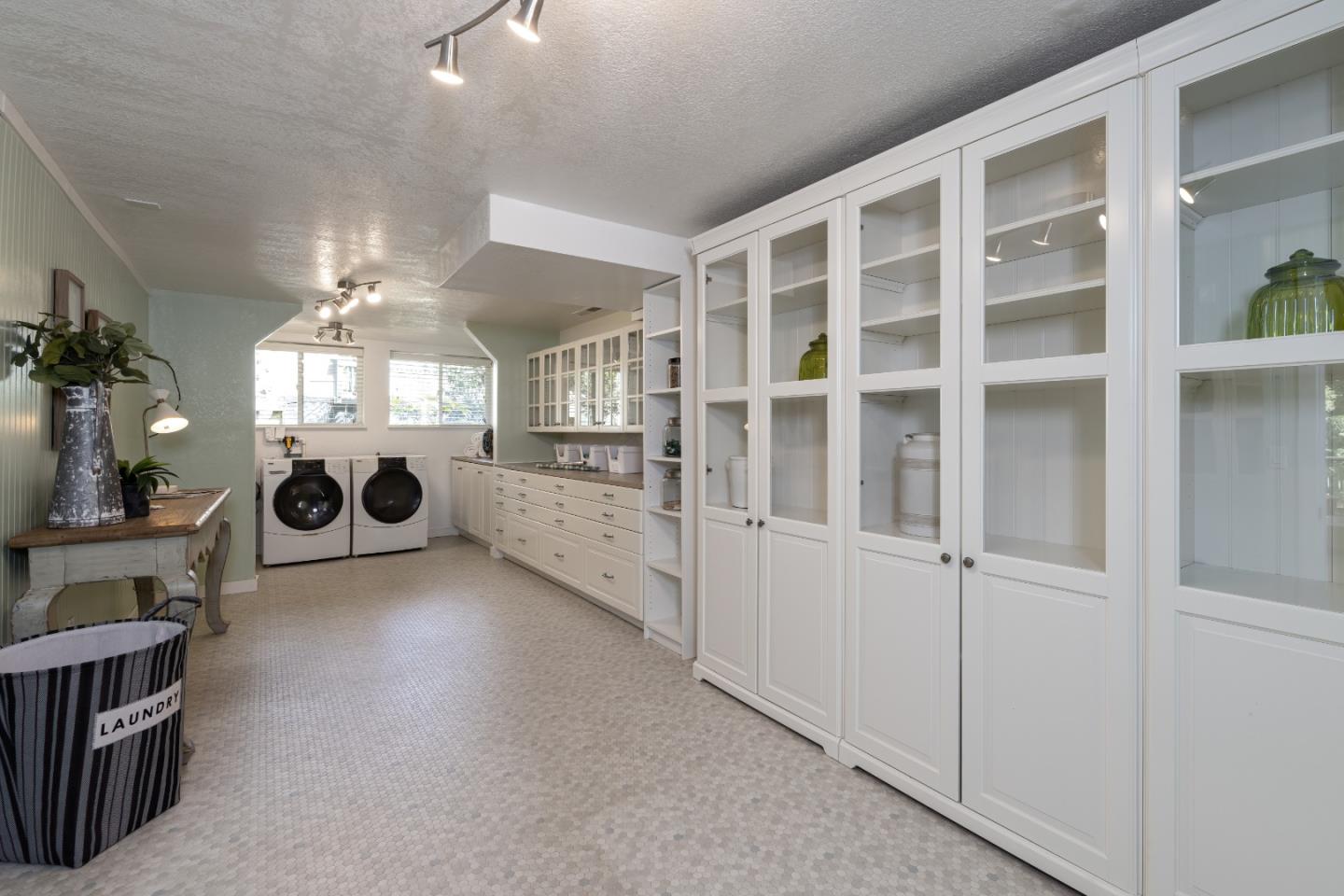 Detail Gallery Image 27 of 45 For 67 Hollins Dr, Santa Cruz,  CA 95060 - 4 Beds | 3 Baths