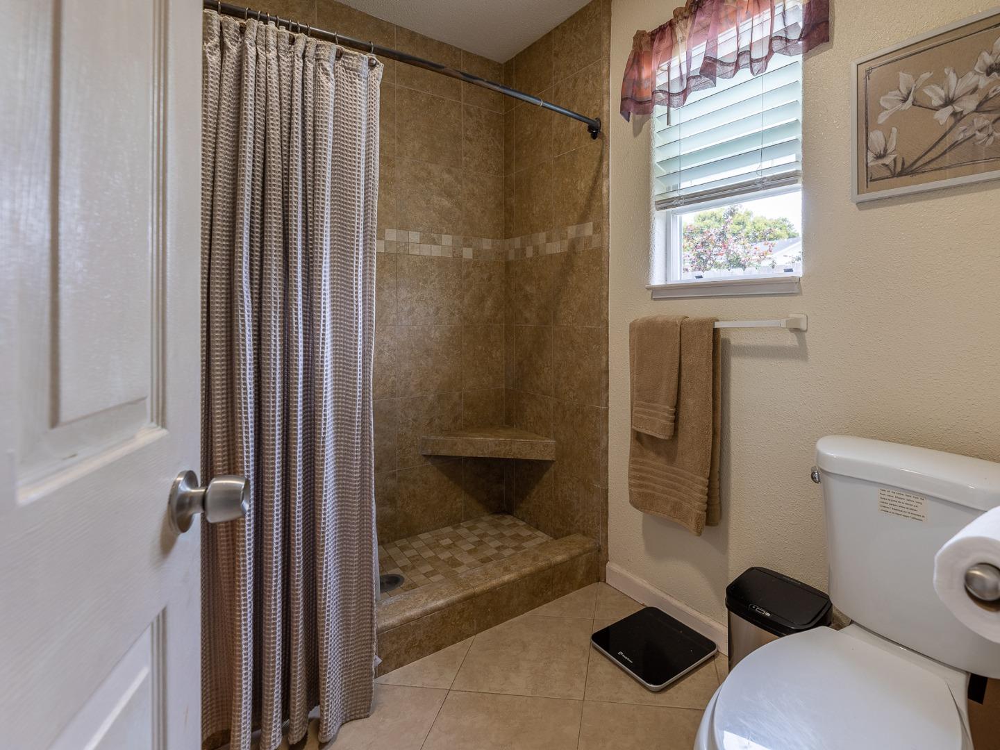Detail Gallery Image 11 of 27 For 420 Hyland Dr, Salinas,  CA 93907 - 3 Beds | 2 Baths