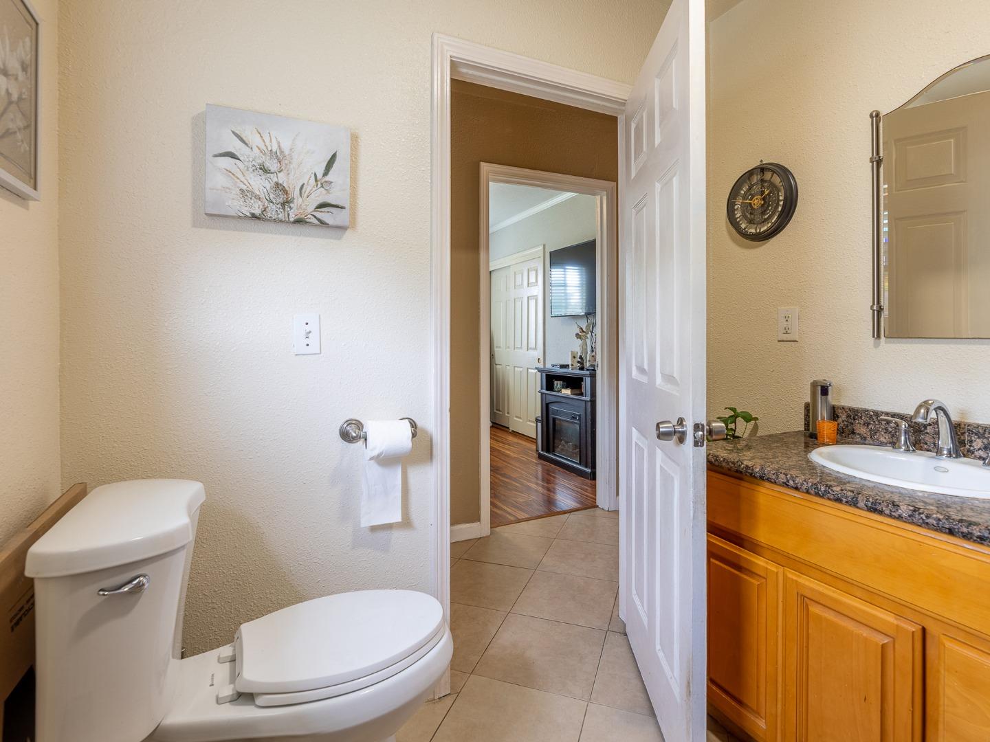Detail Gallery Image 12 of 27 For 420 Hyland Dr, Salinas,  CA 93907 - 3 Beds | 2 Baths