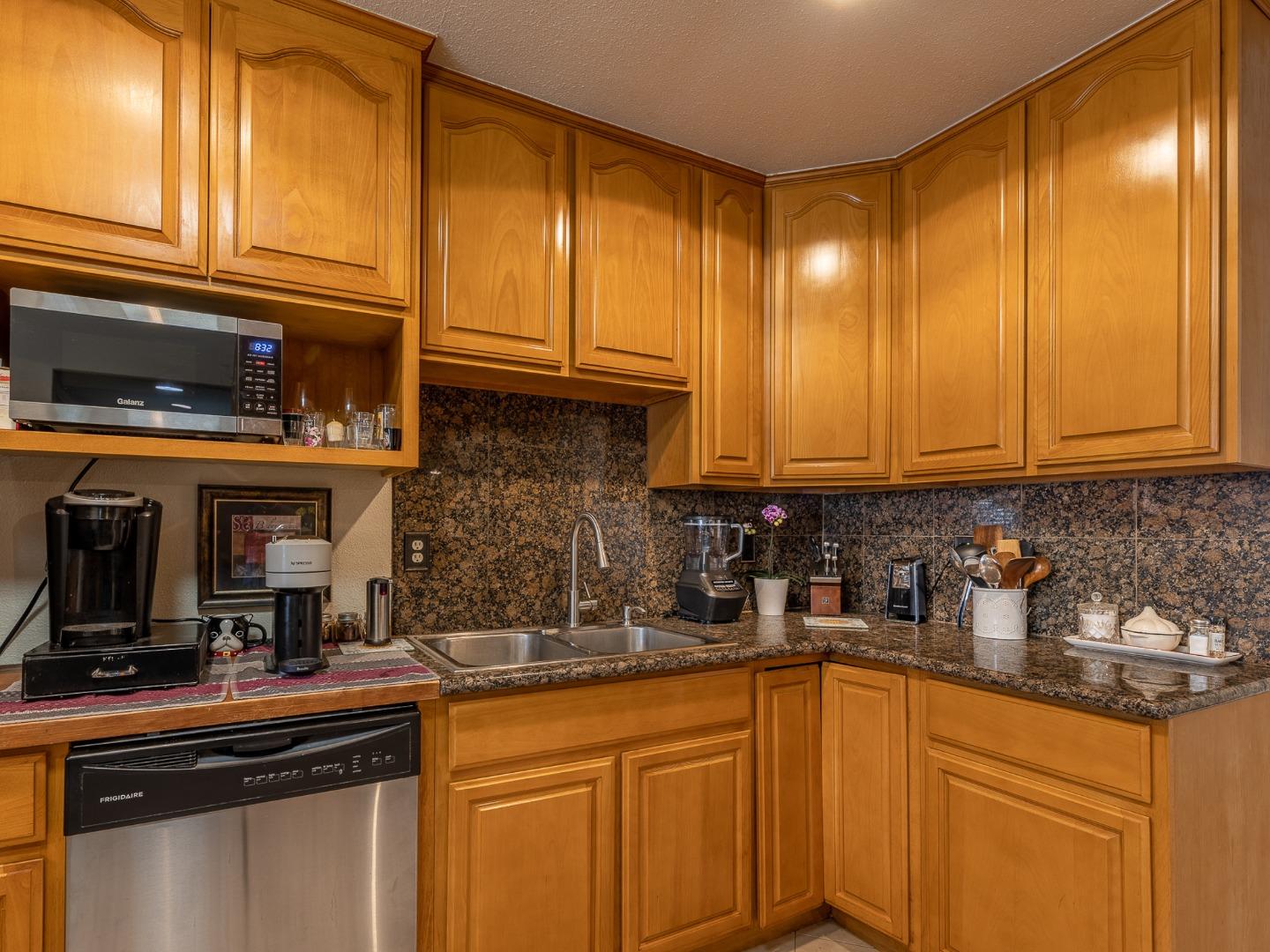 Detail Gallery Image 14 of 27 For 420 Hyland Dr, Salinas,  CA 93907 - 3 Beds | 2 Baths