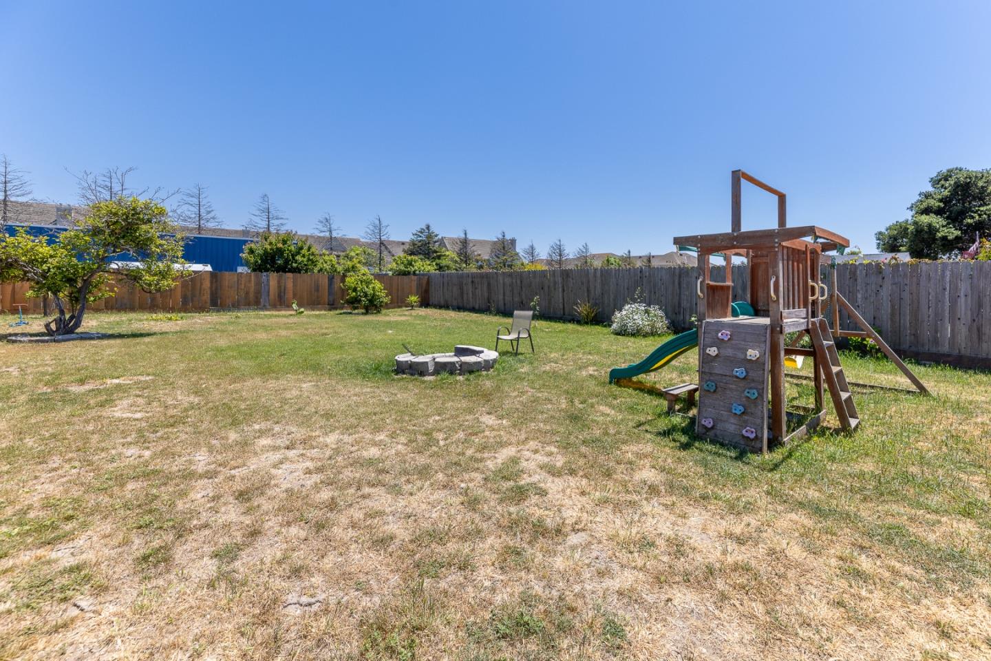 Detail Gallery Image 26 of 27 For 420 Hyland Dr, Salinas,  CA 93907 - 3 Beds | 2 Baths