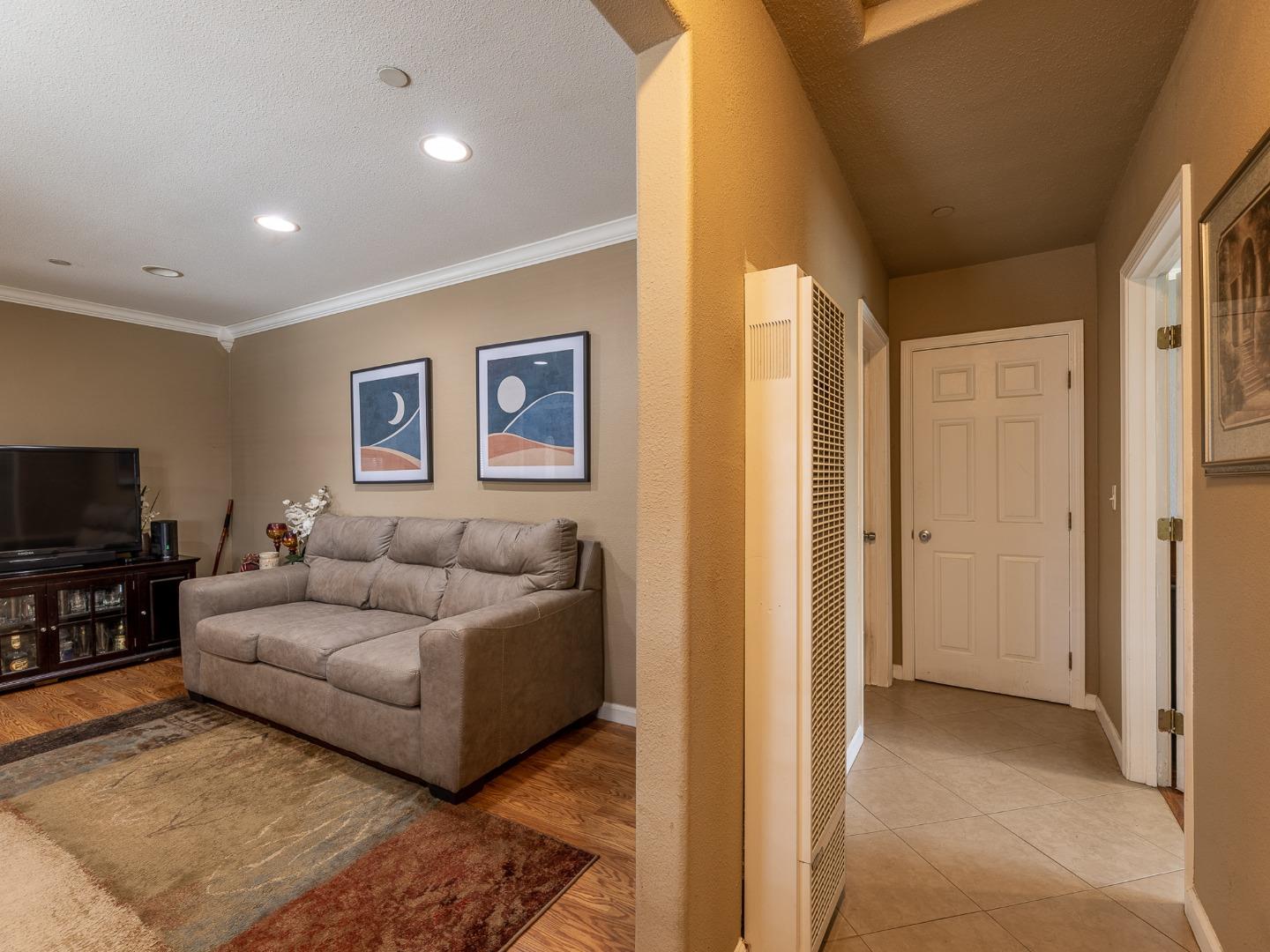Detail Gallery Image 8 of 27 For 420 Hyland Dr, Salinas,  CA 93907 - 3 Beds | 2 Baths