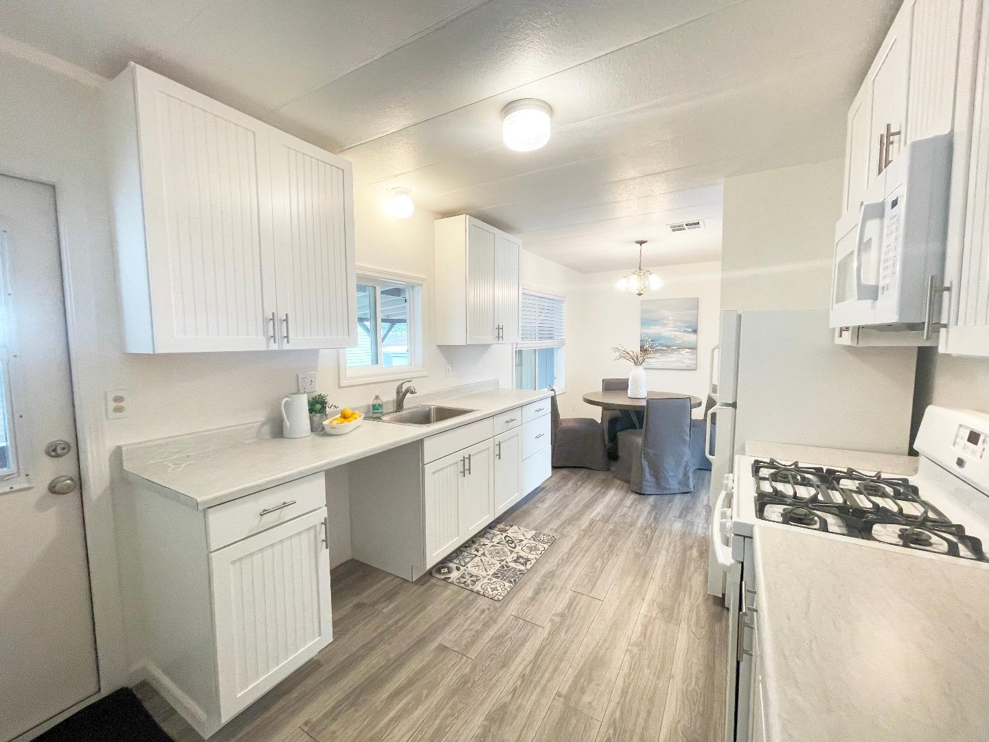 Detail Gallery Image 4 of 21 For 19 Canada Cove Ave #19,  Half Moon Bay,  CA 94019 - 2 Beds | 2 Baths