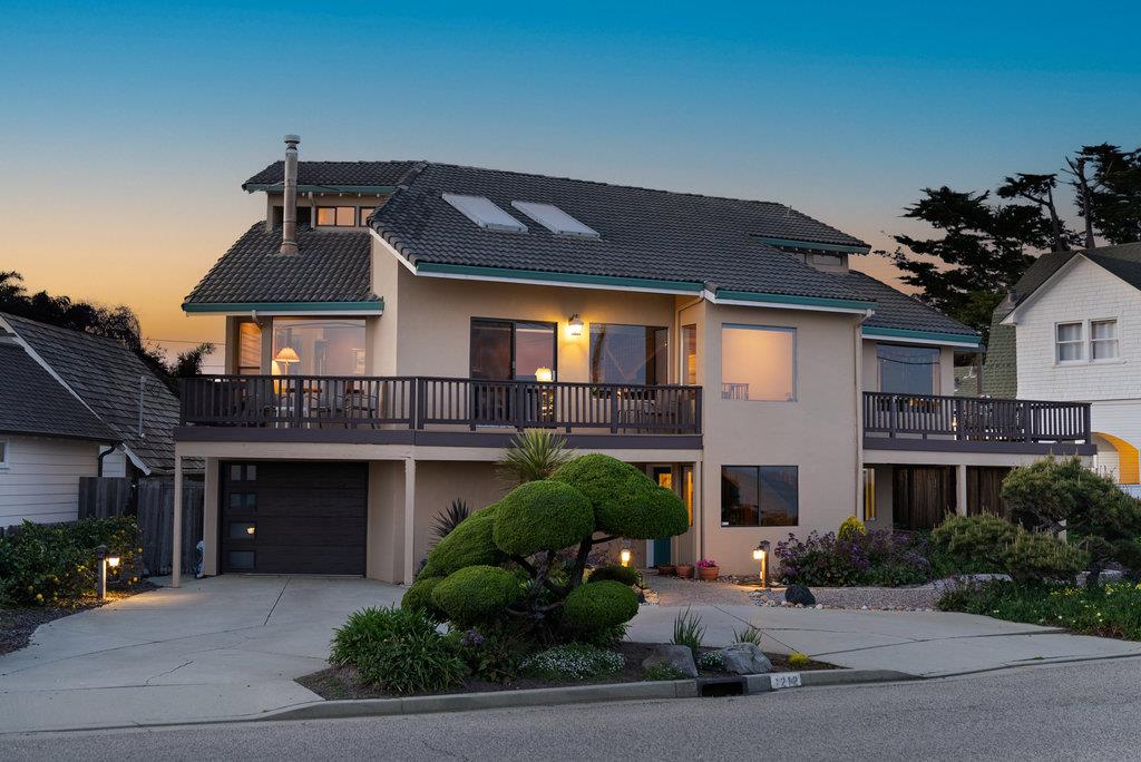 Detail Gallery Image 1 of 1 For 1212 W Cliff Dr, Santa Cruz,  CA 95060 - 4 Beds | 2/1 Baths