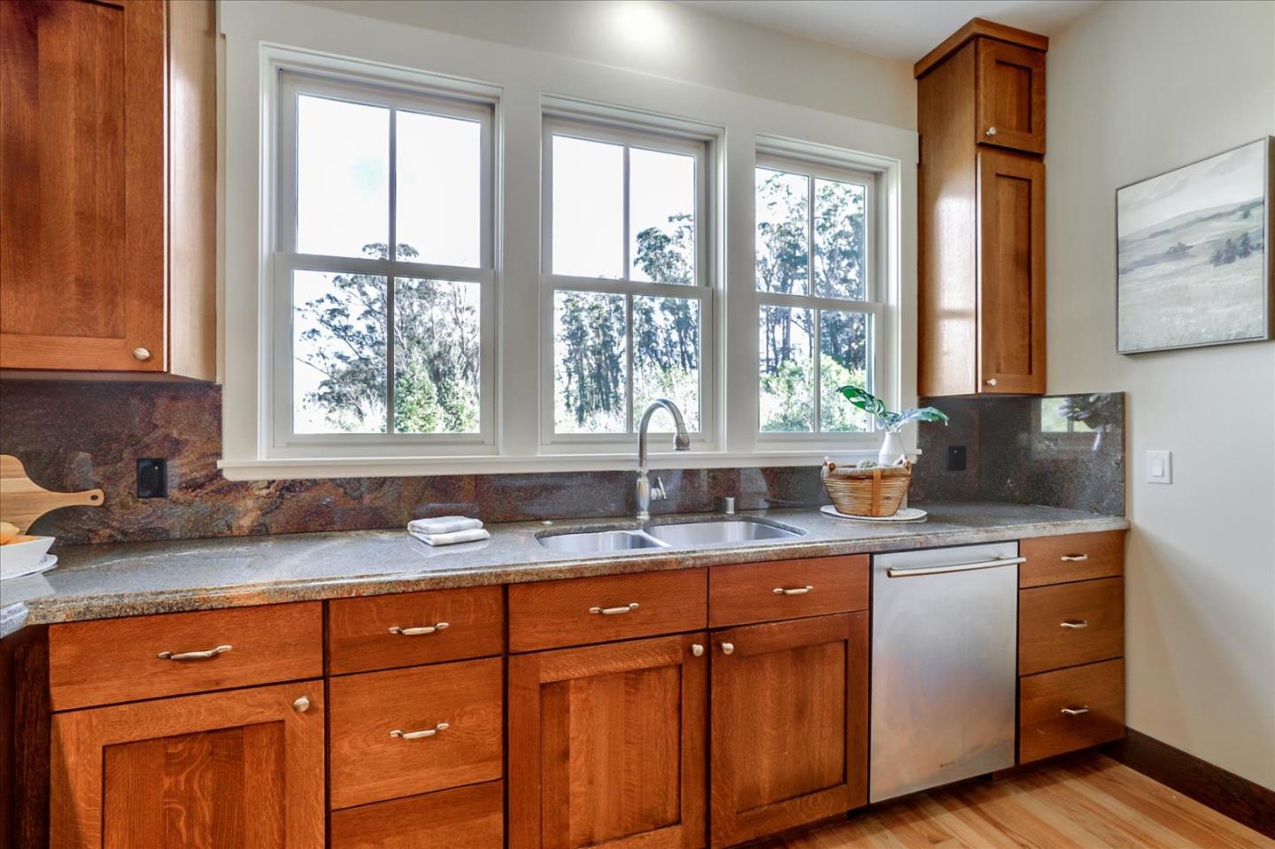 Detail Gallery Image 21 of 99 For 837 Chiltern Rd, Hillsborough,  CA 94010 - 5 Beds | 5/1 Baths
