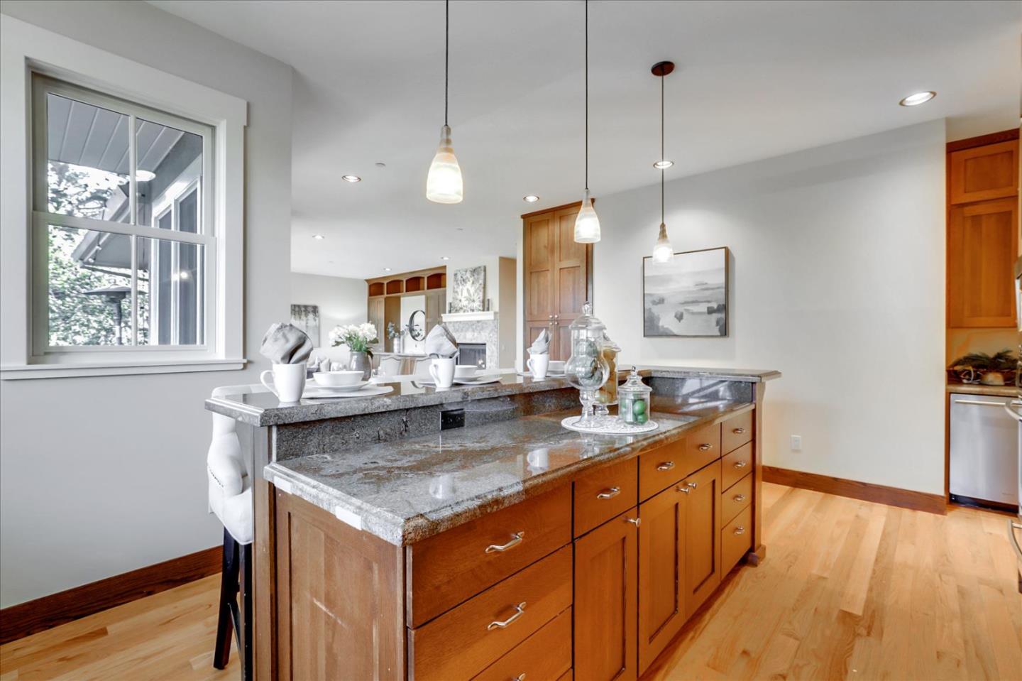 Detail Gallery Image 22 of 99 For 837 Chiltern Rd, Hillsborough,  CA 94010 - 5 Beds | 5/1 Baths